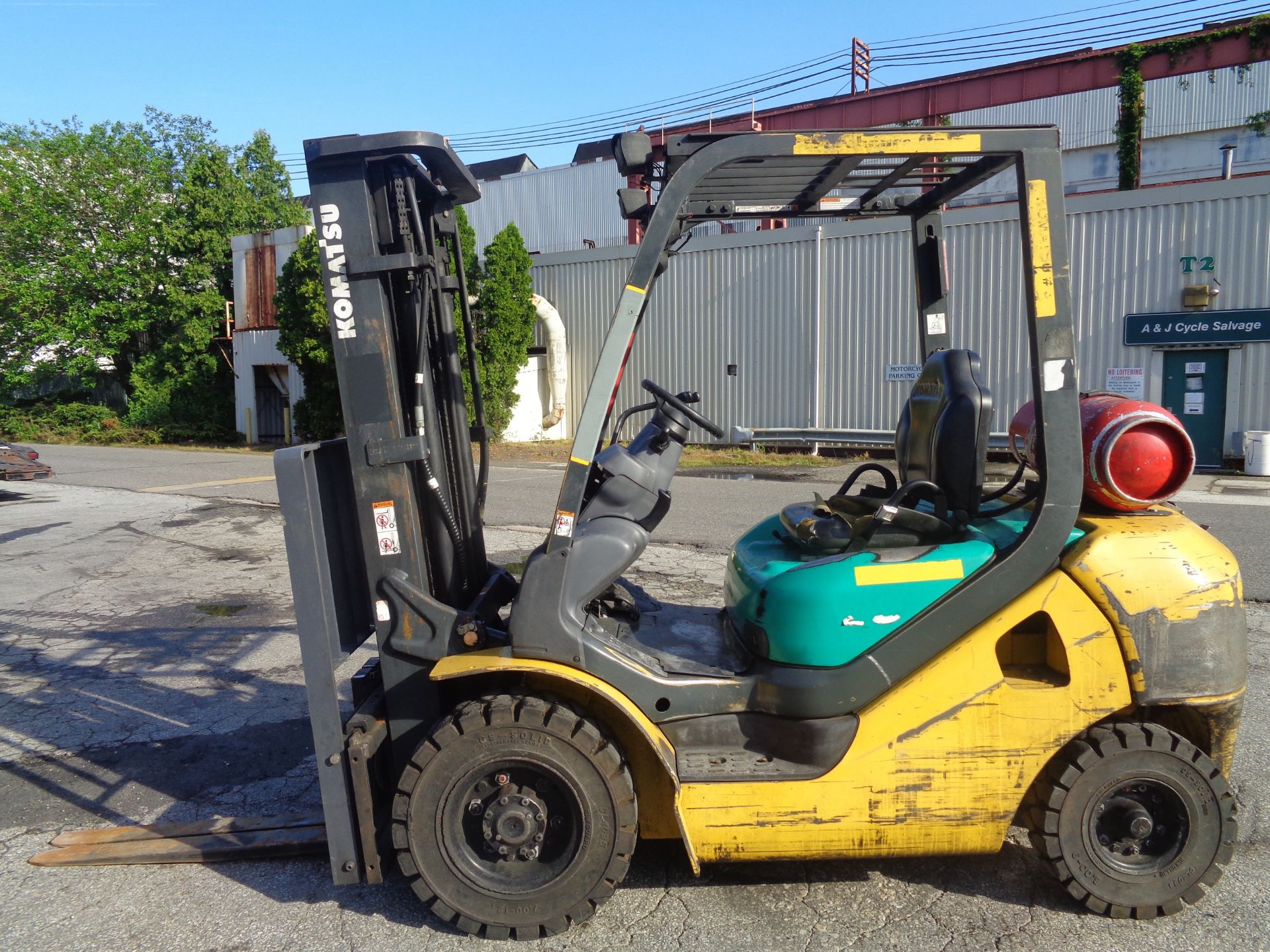 2007 Komatsu FG25T-16 5,000lb Forklift