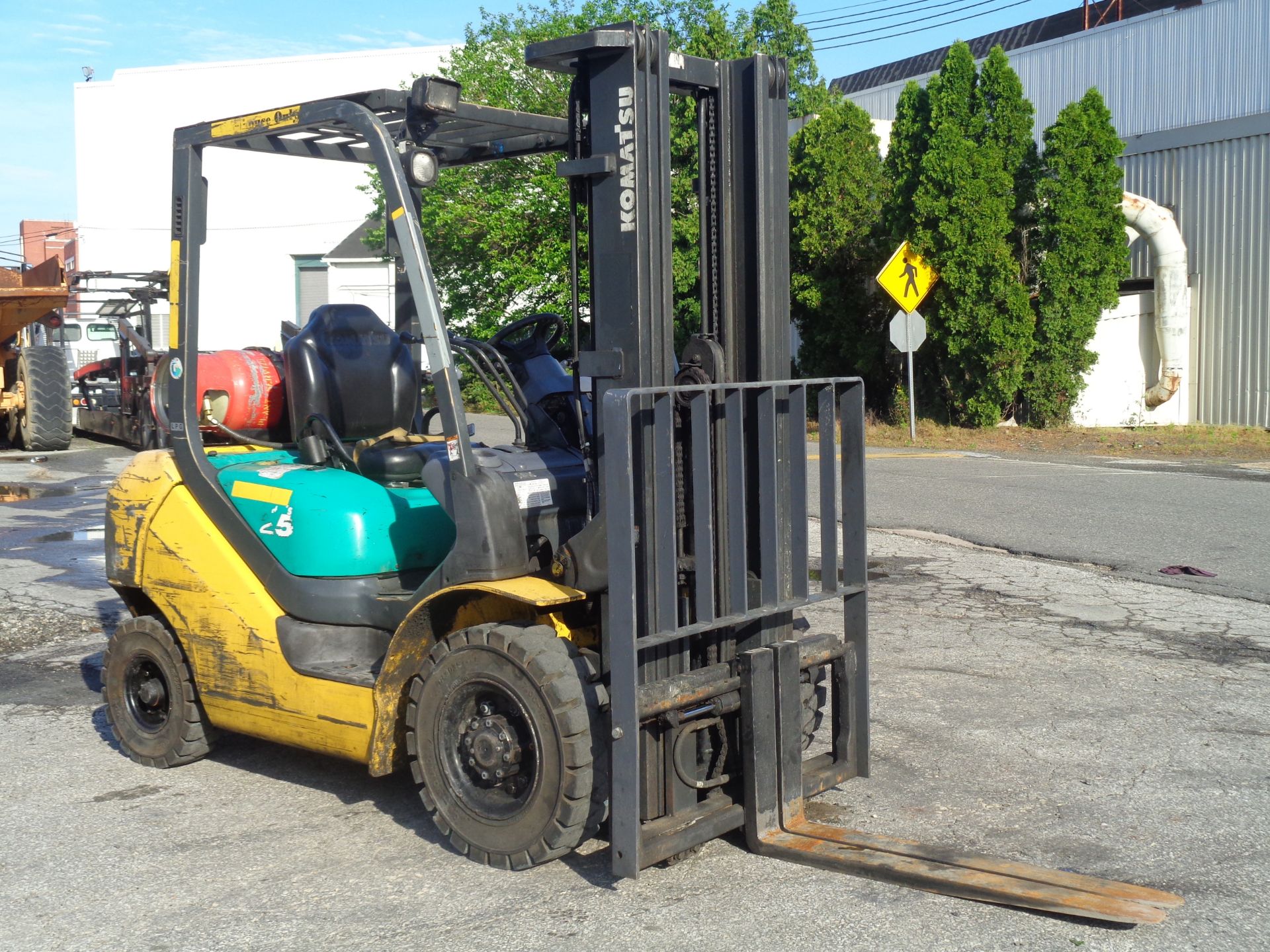 2007 Komatsu FG25T-16 5,000lb Forklift - Image 10 of 17