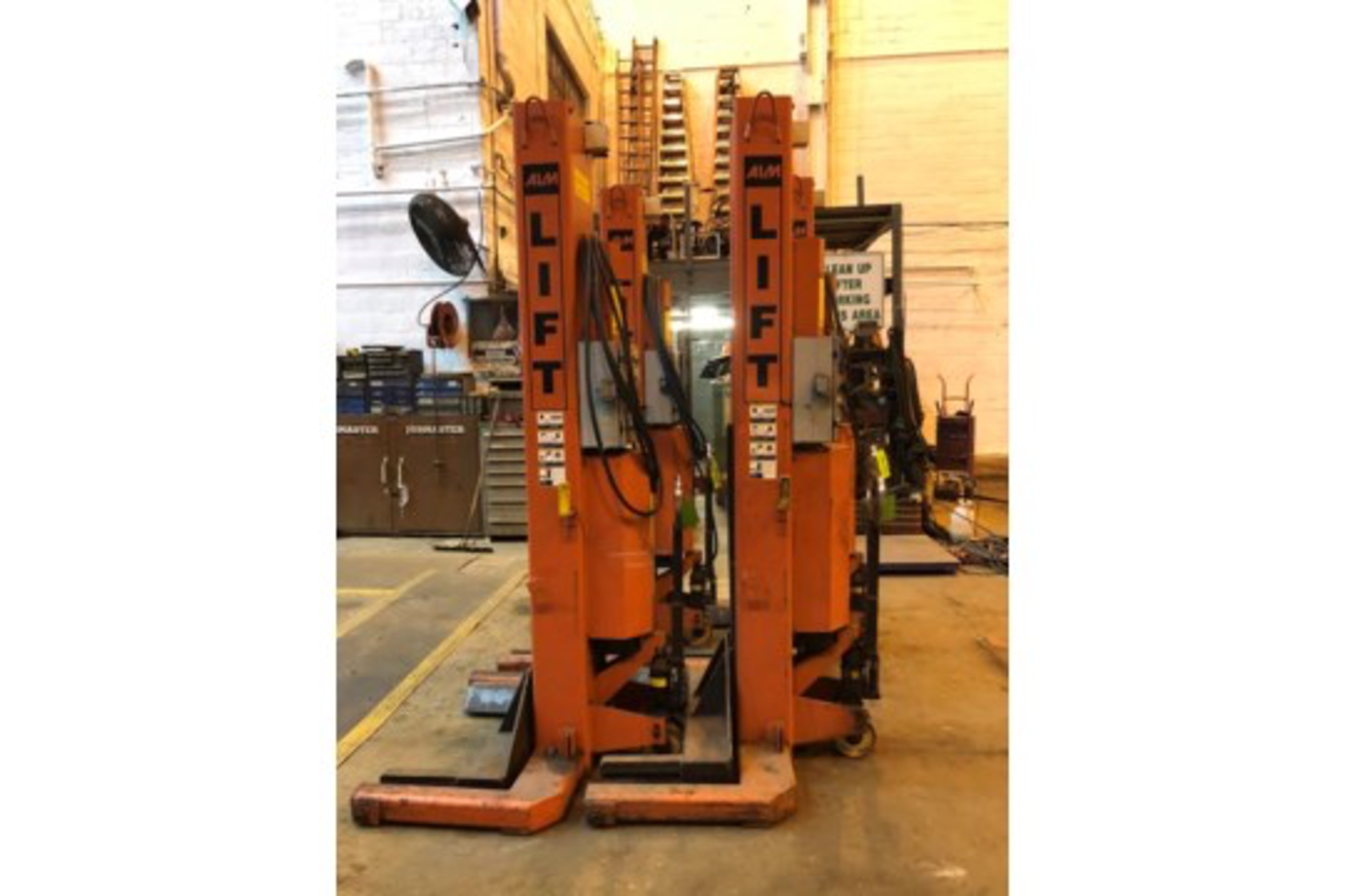 Lot of 4 ALM Portable Truck Jacks 18,000 lbs cap - Image 4 of 8