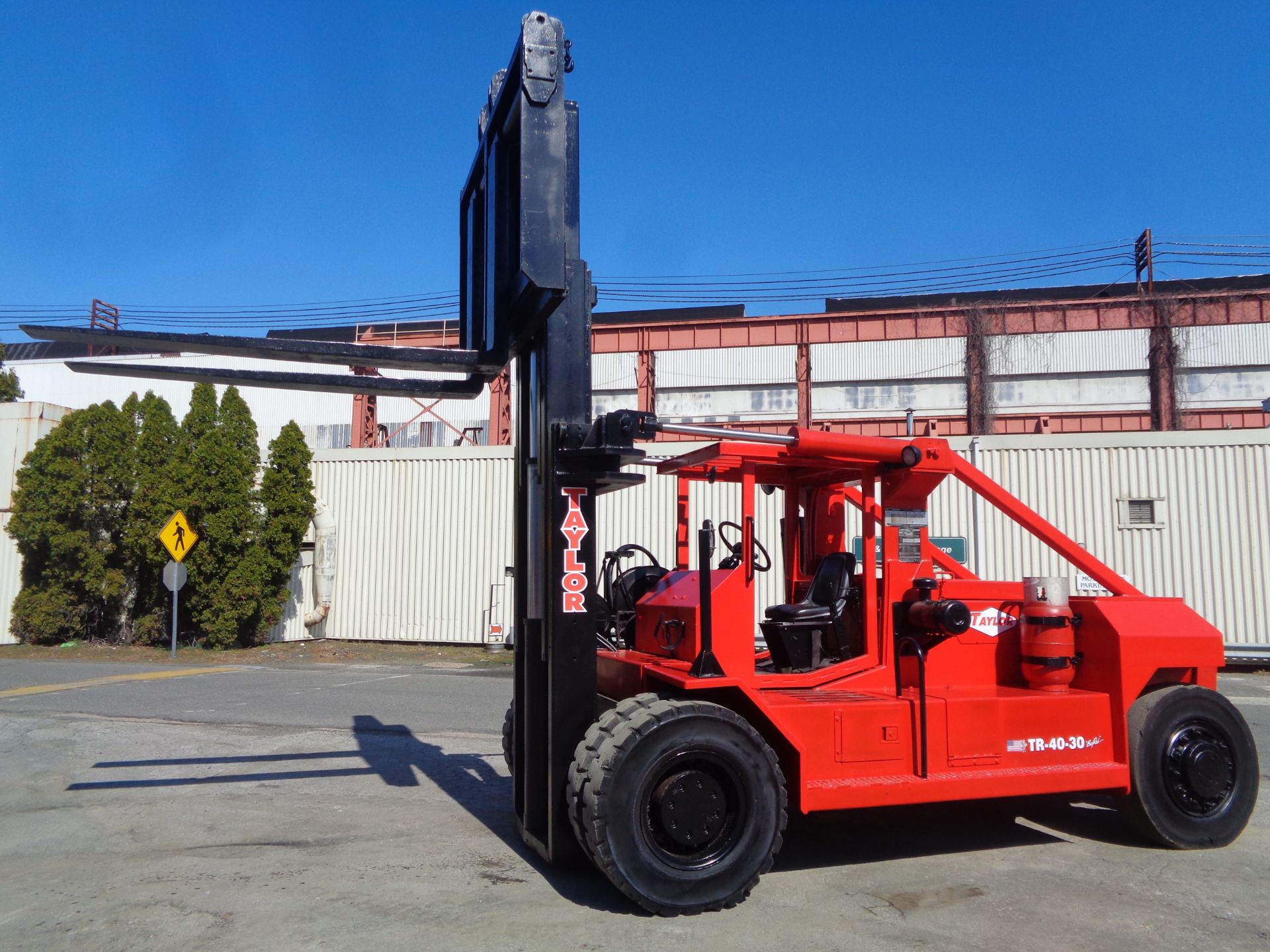 Taylor 30/40 40000lb Forklift - Triple Mast - Image 13 of 18