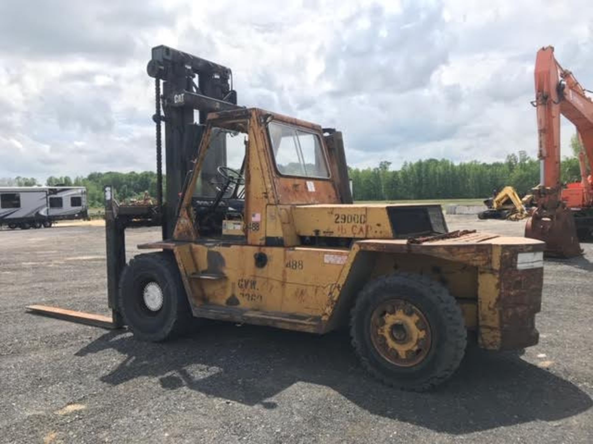 Caterpillar V330 33,000lb Forklift - Image 2 of 4