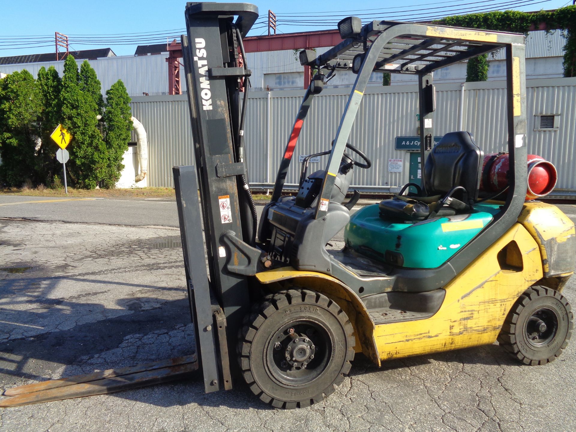 2007 Komatsu FG25T-16 5,000lb Forklift - Image 3 of 17