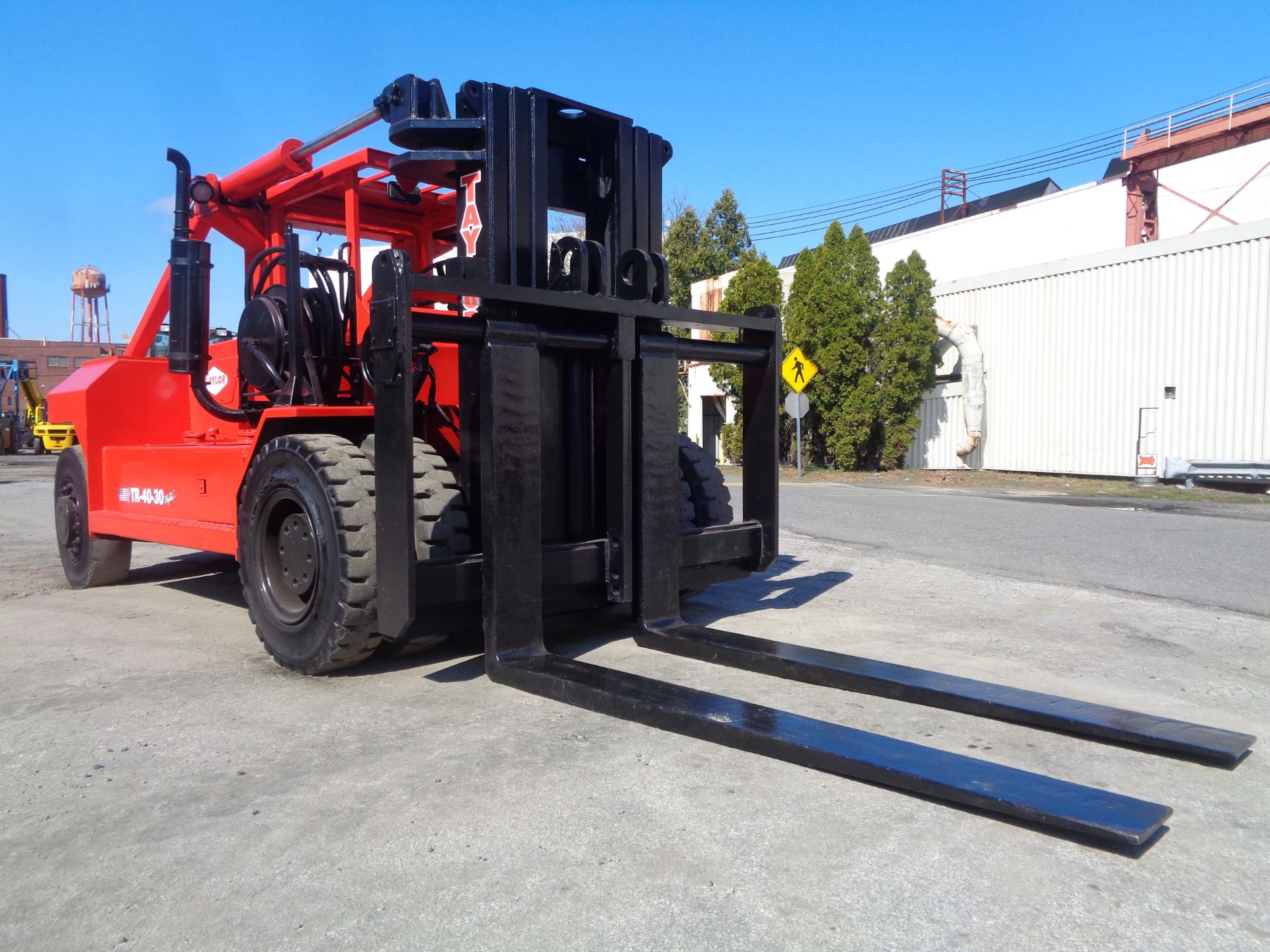 Taylor 30/40 40000lb Forklift - Triple Mast - Image 5 of 18