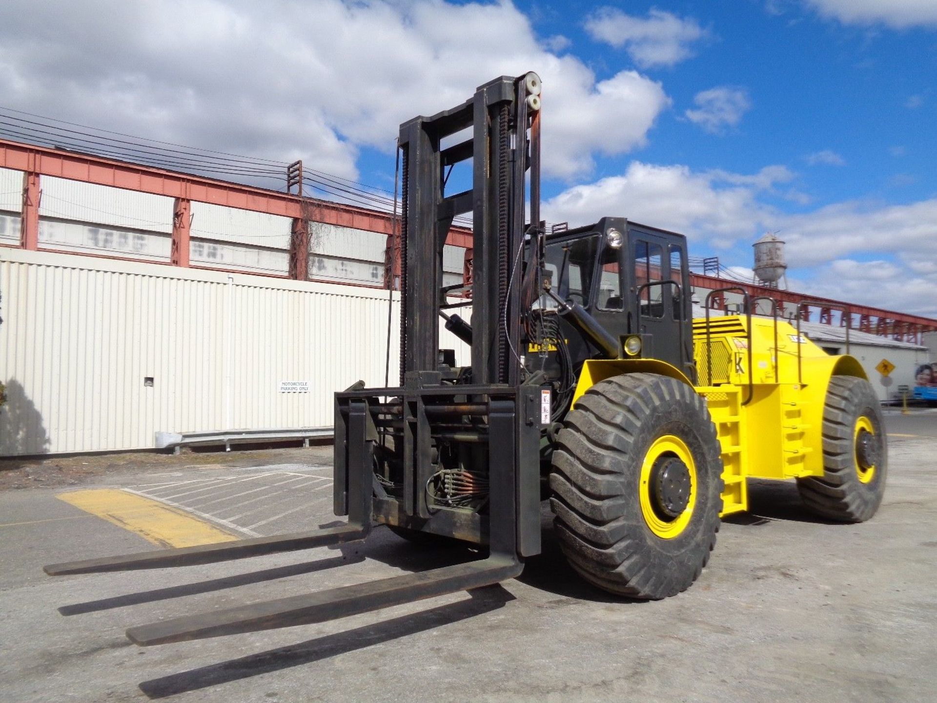 Lift King LK30C 30,000lb Rough Terrain Forklift - Image 3 of 10