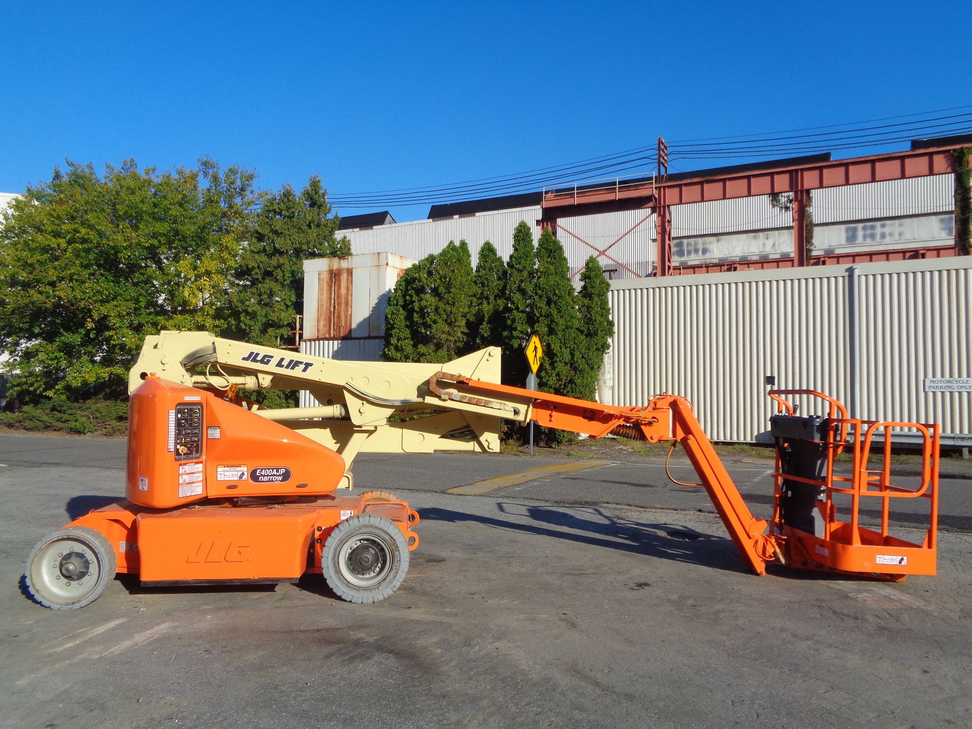 2011 JLG E400AJPN 40ft Electric Boom Lift - Image 9 of 23