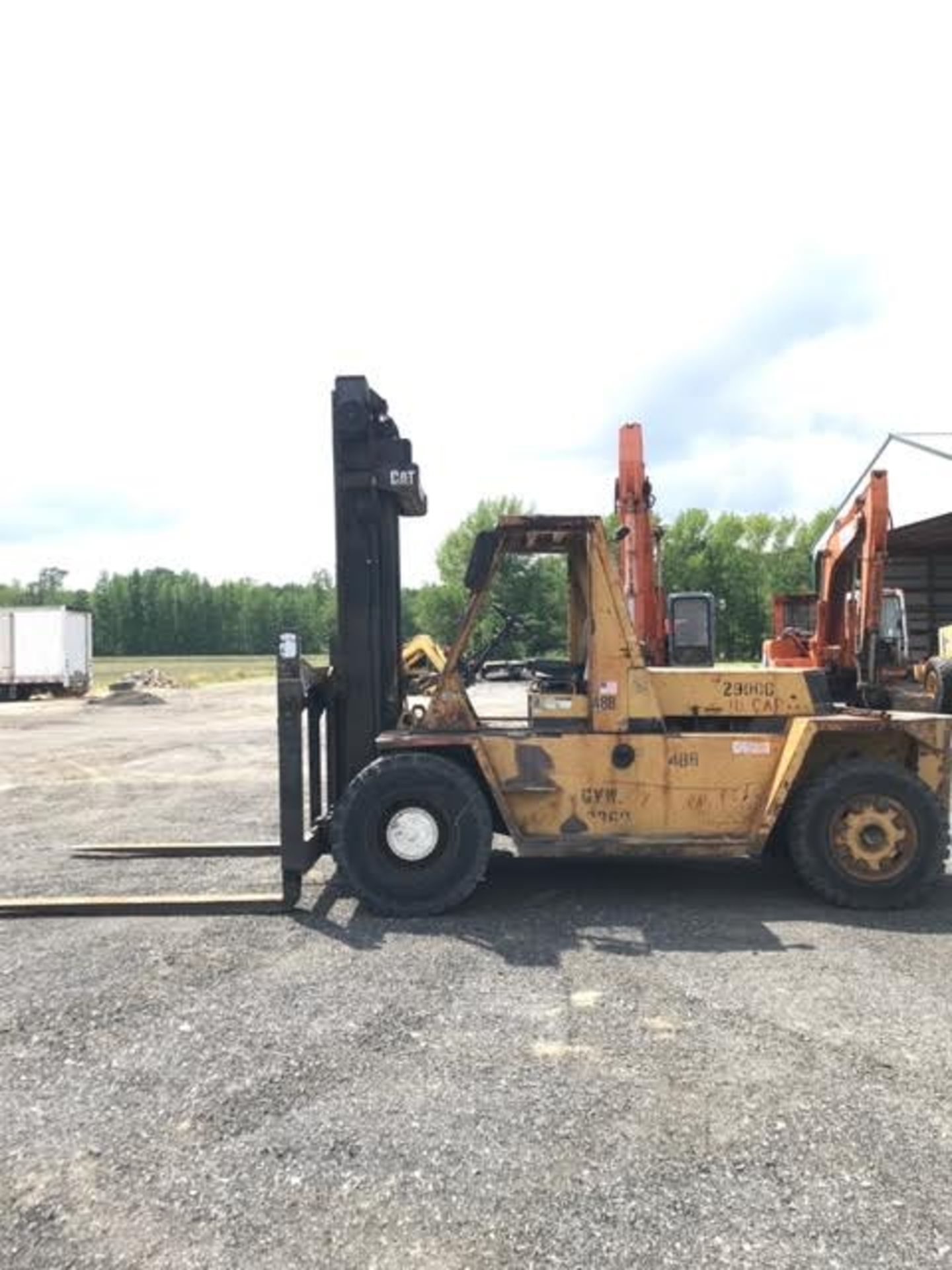 Caterpillar V330 33,000lb Forklift - Image 3 of 4