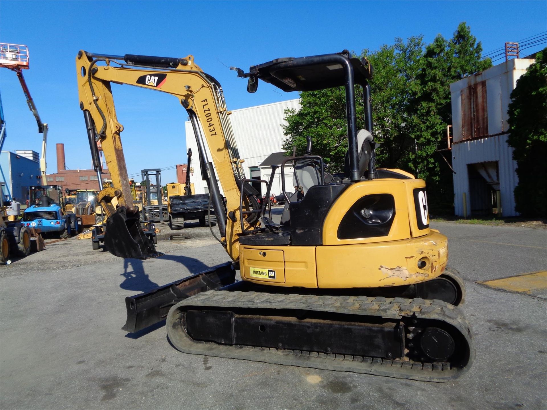 2011 Caterpillar 305.5D CR Mini Hydraulic Excavator - Image 3 of 11