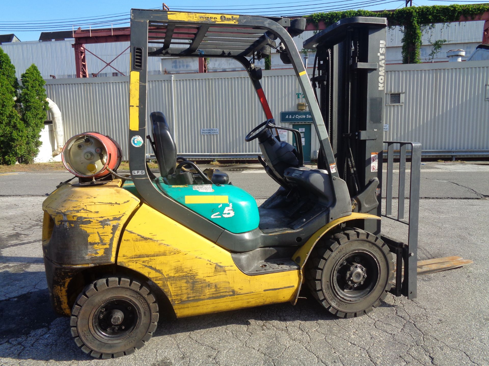 2007 Komatsu FG25T-16 5,000lb Forklift - Image 8 of 17