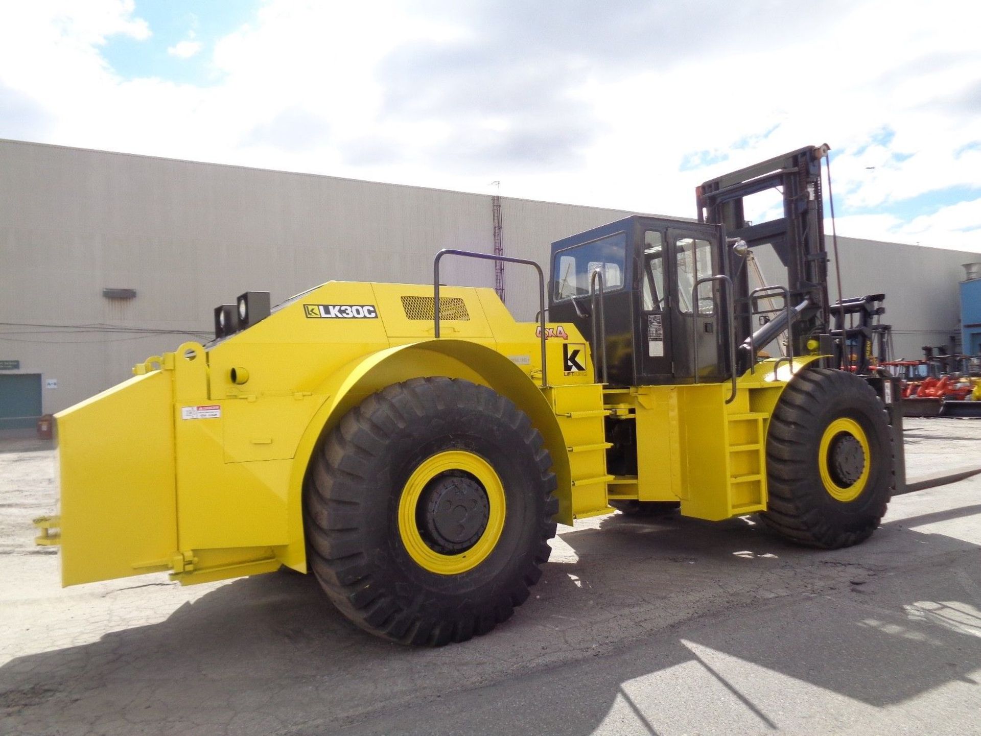 Lift King LK30C 30,000lb Rough Terrain Forklift - Image 4 of 10