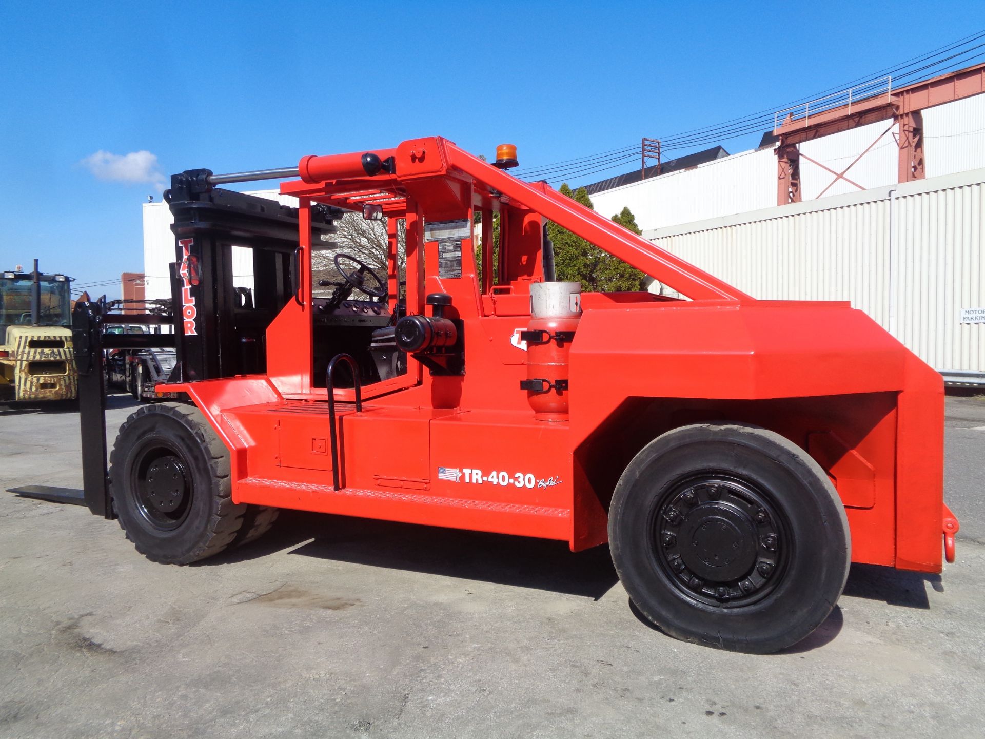 Taylor 30/40 40000lb Forklift - Triple Mast - Image 10 of 18