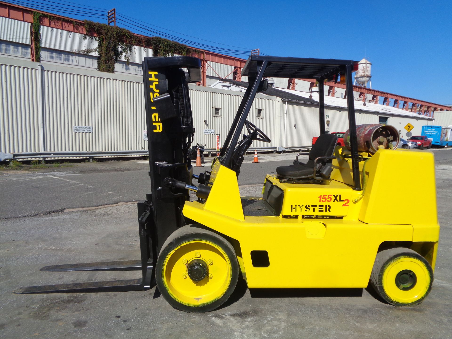 Hyster S155XL2 15500lb Forklift - Triple Mast