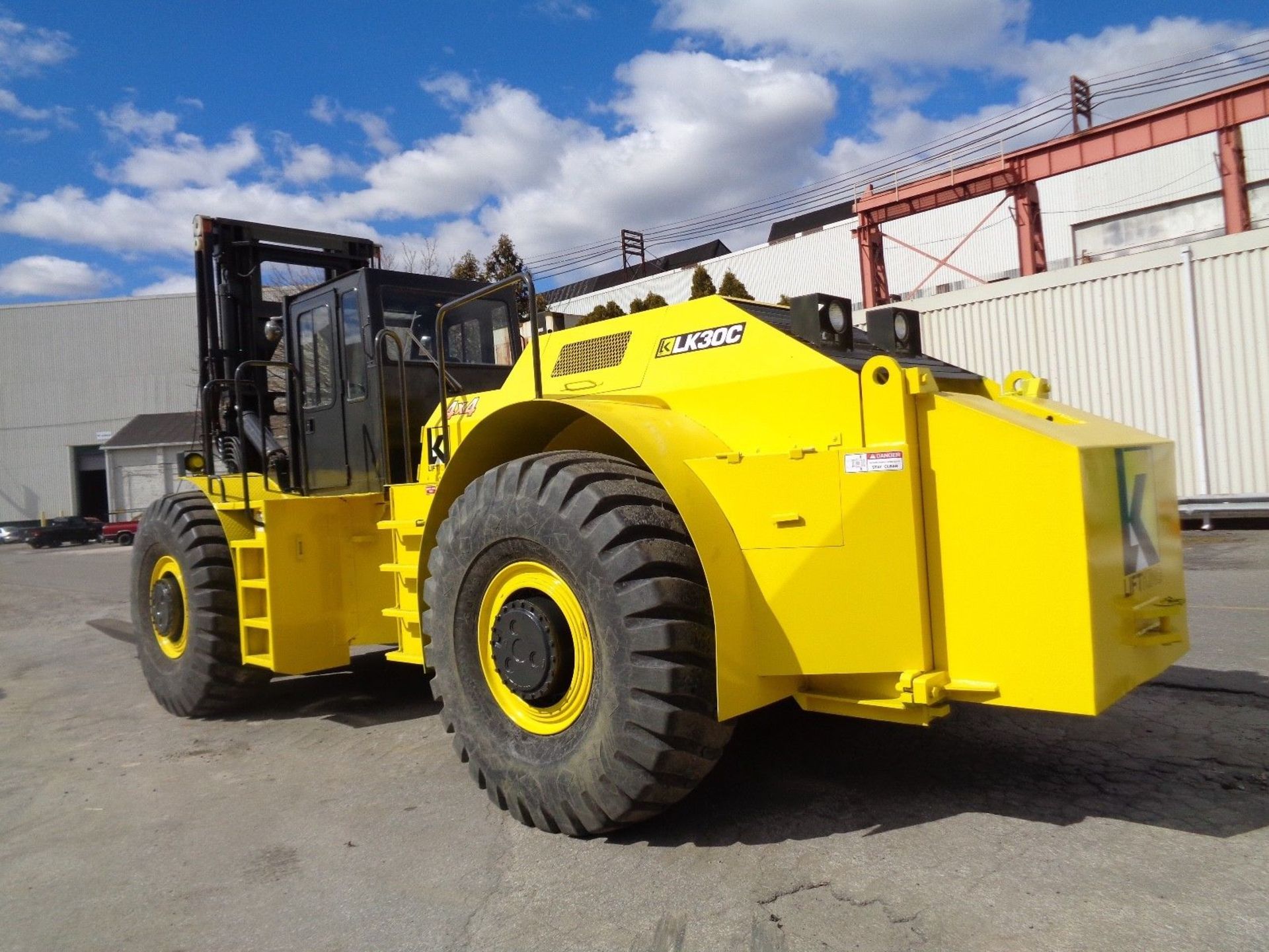 Lift King LK30C 30,000lb Rough Terrain Forklift - Image 7 of 10