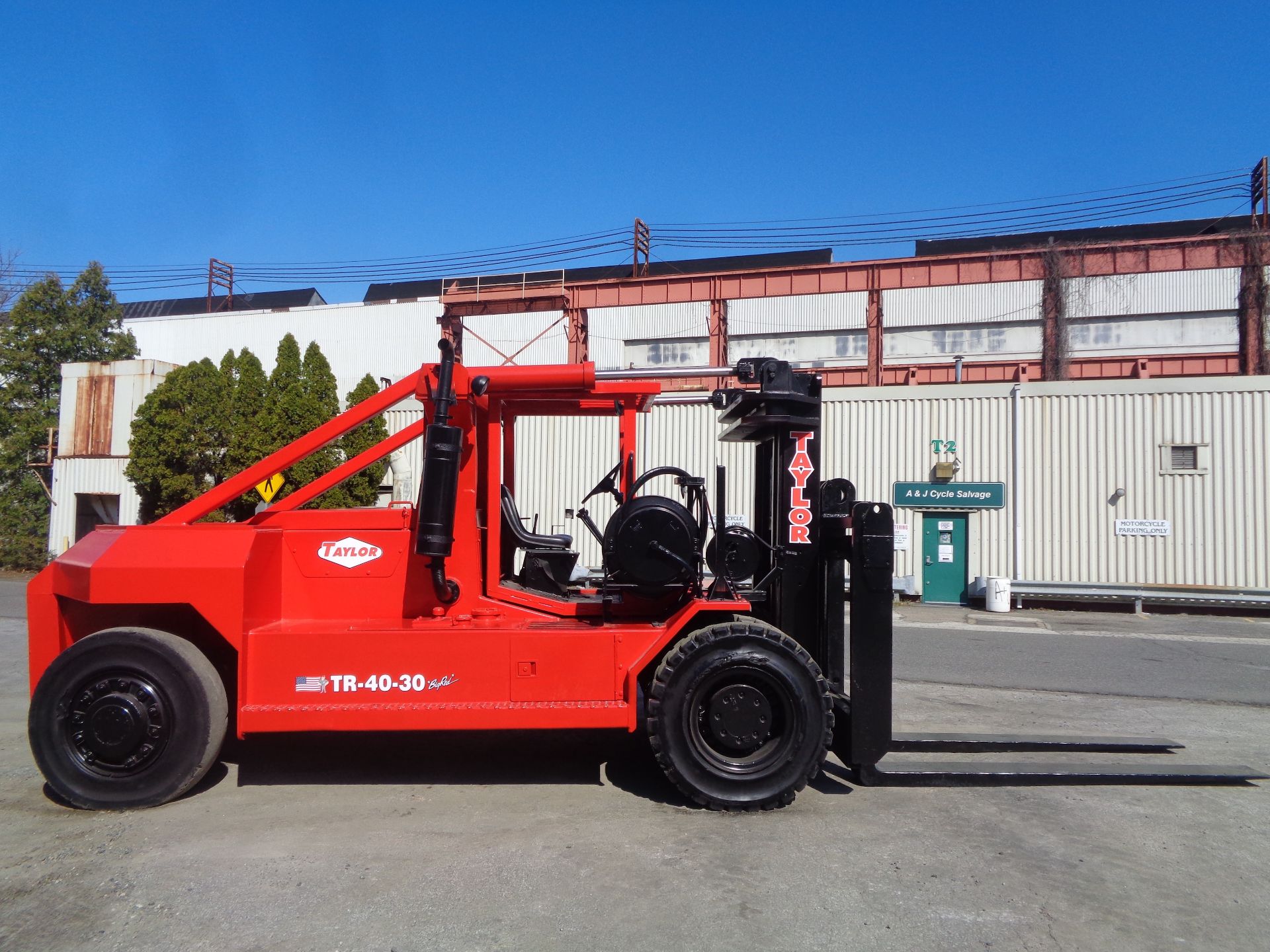 Taylor 30/40 40000lb Forklift - Triple Mast