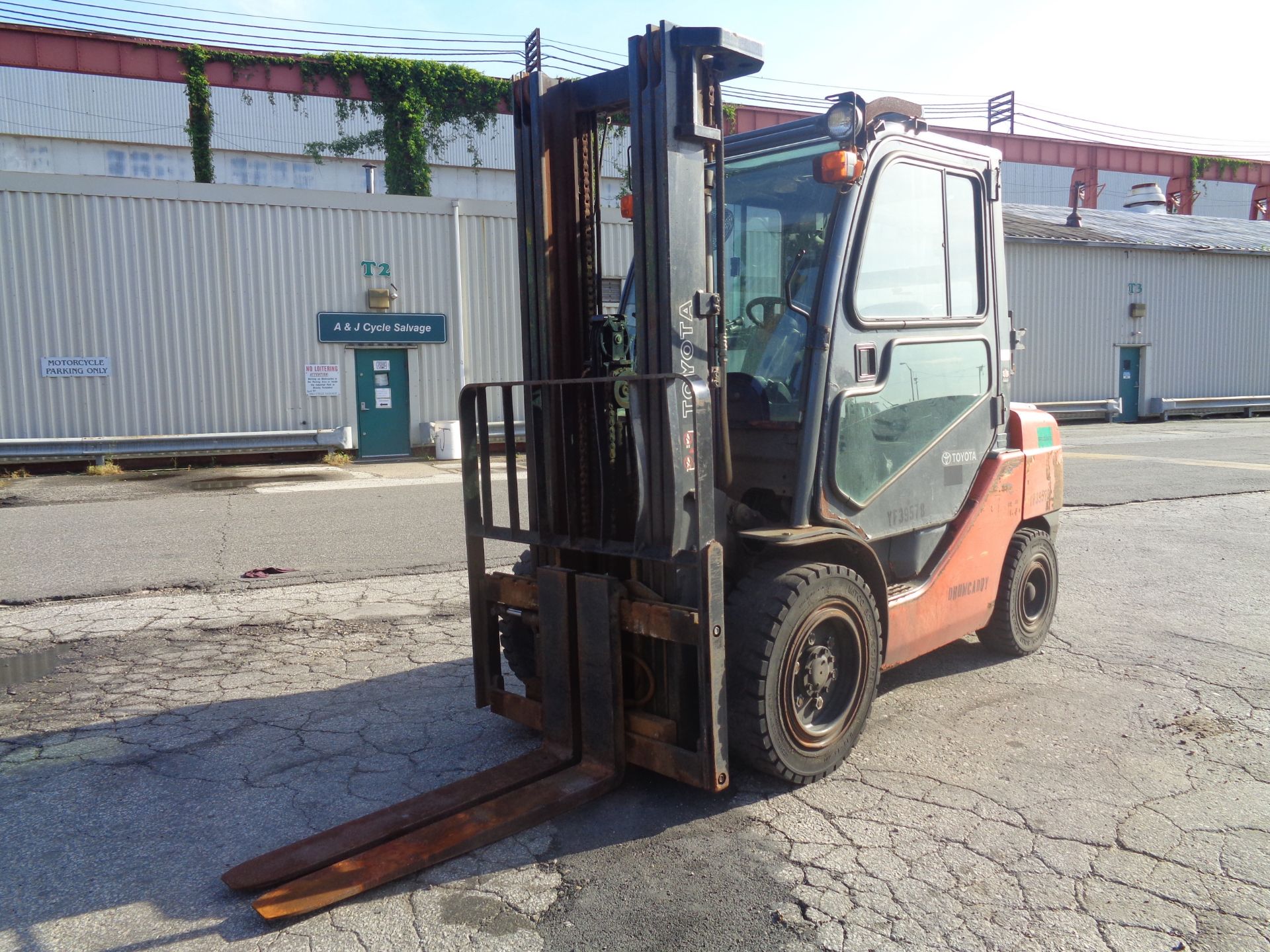 2014 Toyota 8FGU30 6,000lb Forklift - Image 2 of 17