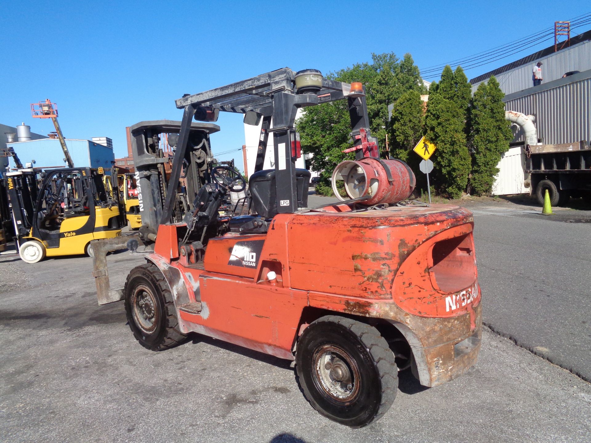 Nissan F04B50V 11,000 lbs Forklift - Image 7 of 10