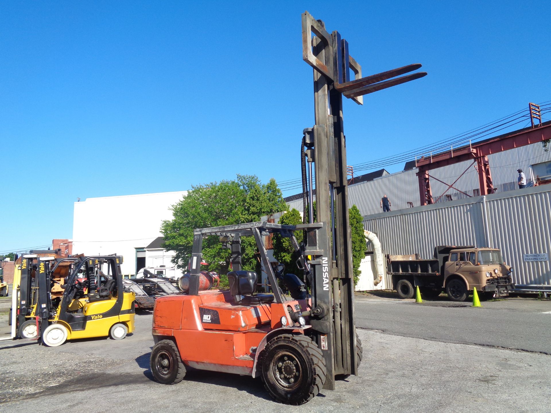 Nissan F04B50V 11,000 lbs Forklift - Image 5 of 10