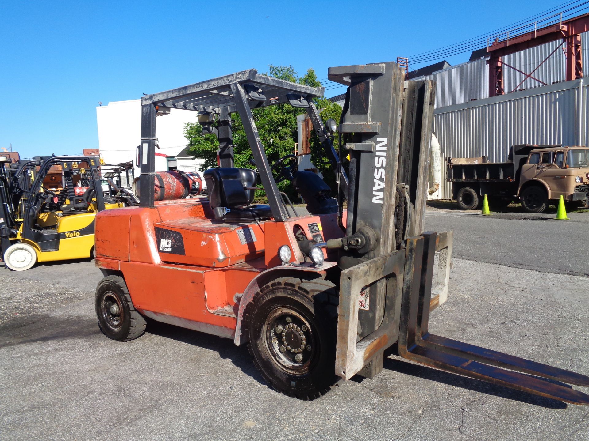 Nissan F04B50V 11,000 lbs Forklift - Image 2 of 10