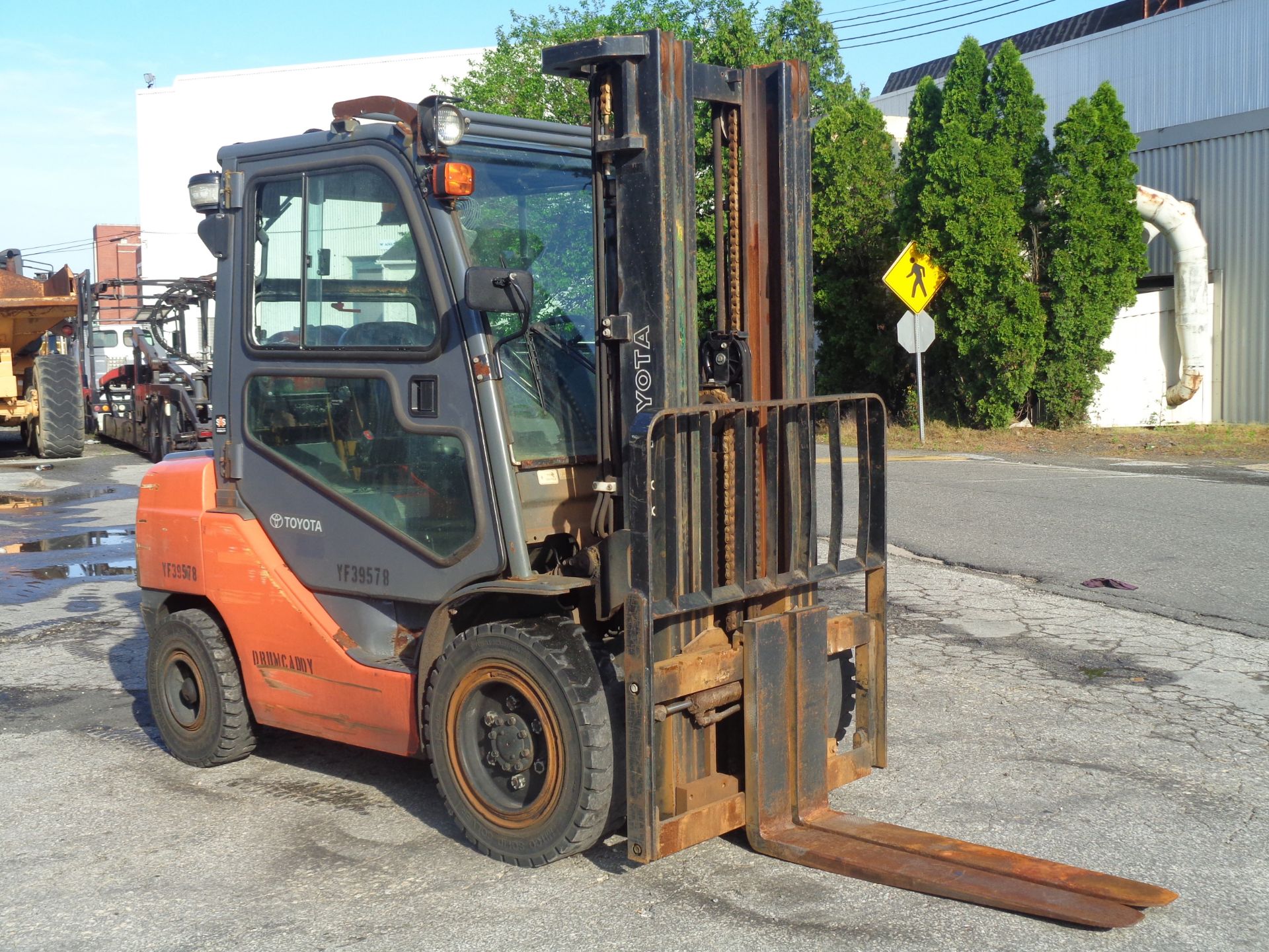 2014 Toyota 8FGU30 6,000lb Forklift - Image 9 of 17