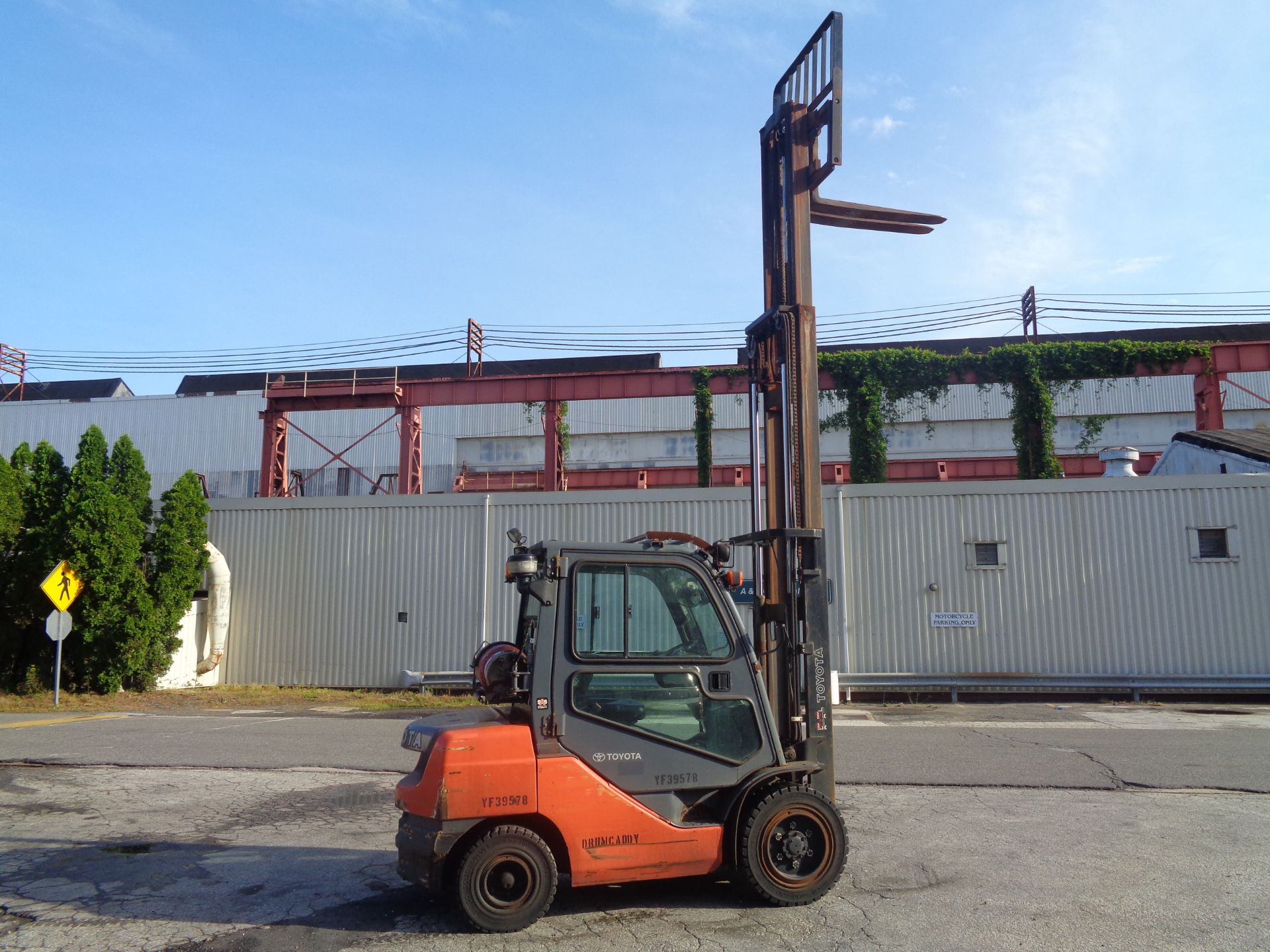 2014 Toyota 8FGU30 6,000lb Forklift - Image 11 of 17