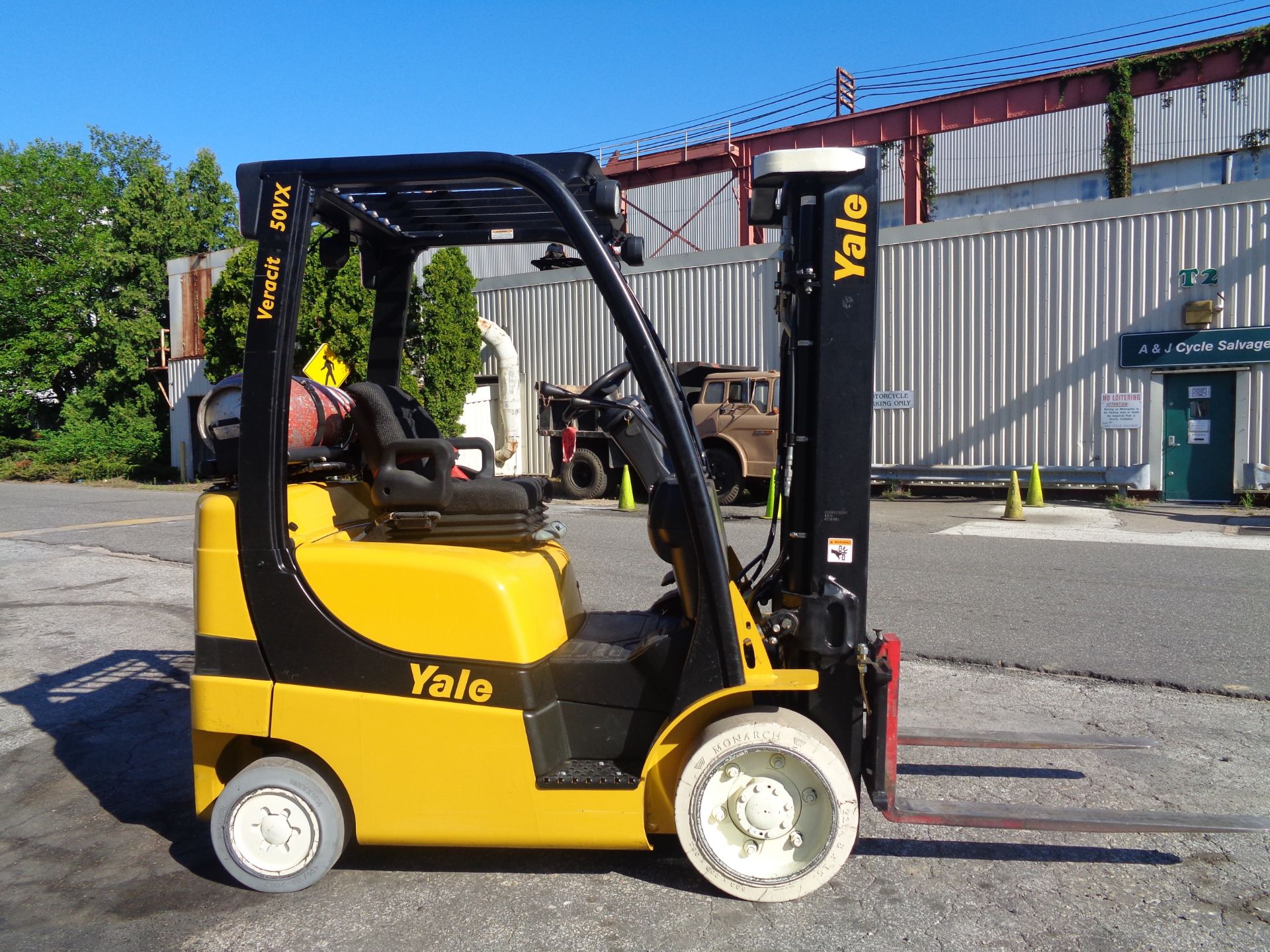 2011 Yale GLC050VXNVSE085 5,000 lb Forklift - Image 2 of 13