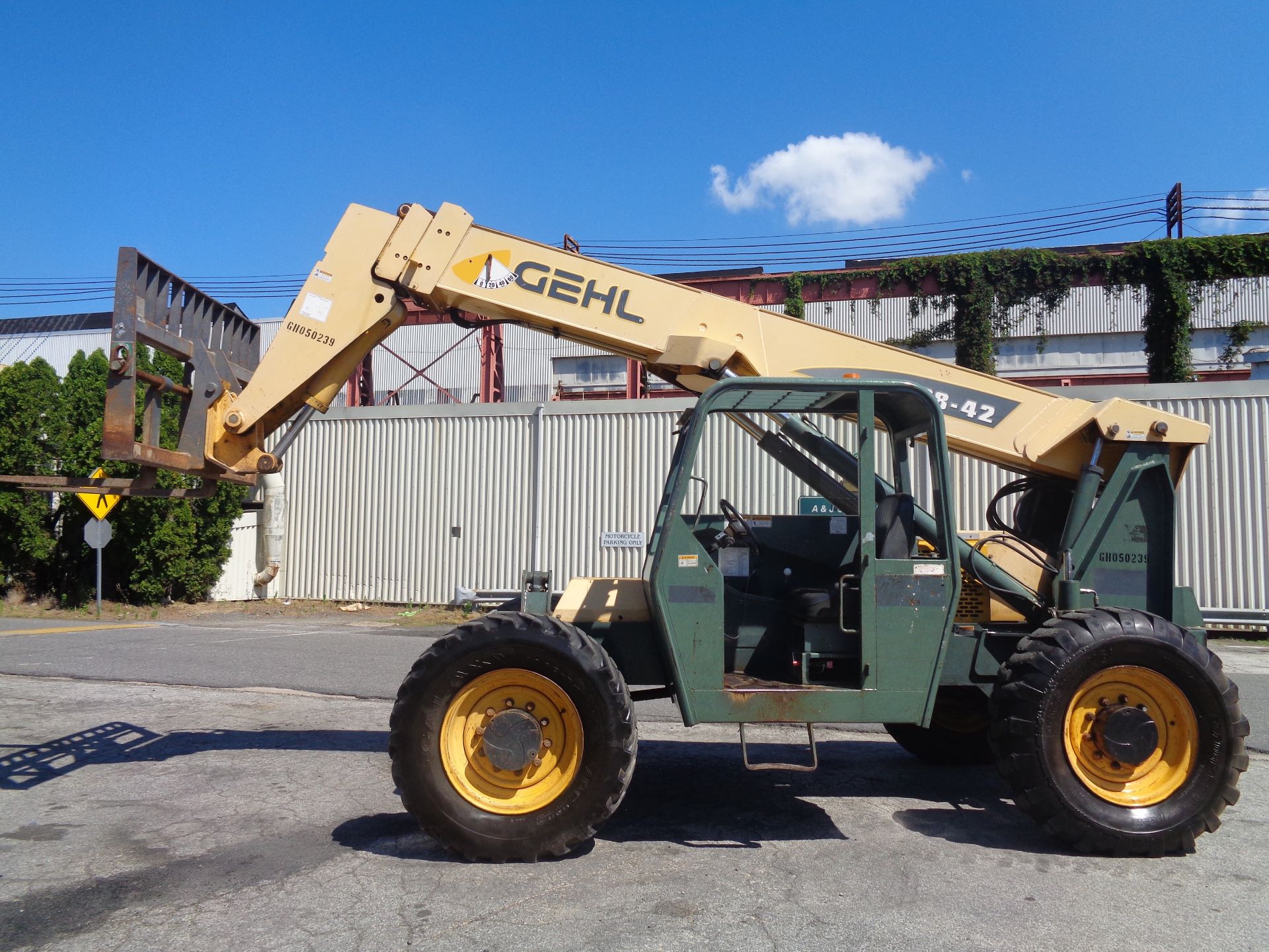 Gehl RS8-42 8,000lb Telecopic Forklift