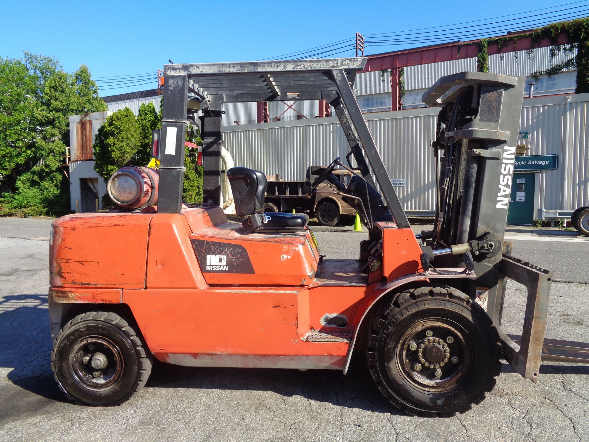 Nissan F04B50V 11,000 lbs Forklift