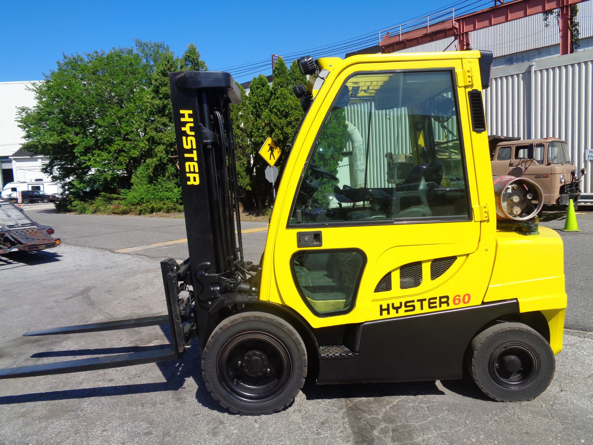 2015 Hyster H60FT 6,000lb Forklift - Image 5 of 13