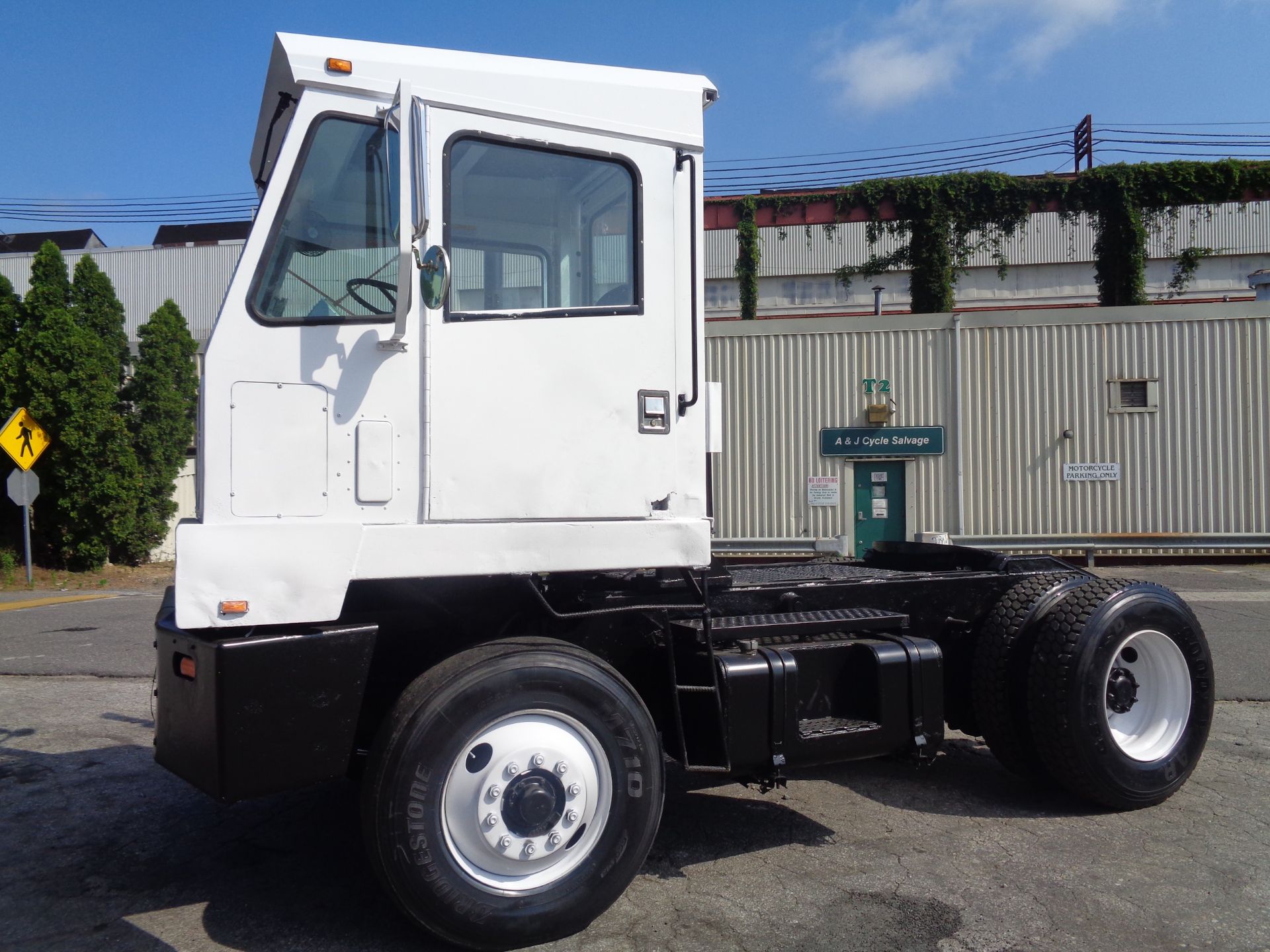 2002 Capacity TJ5000 Jockey Truck - Image 5 of 10