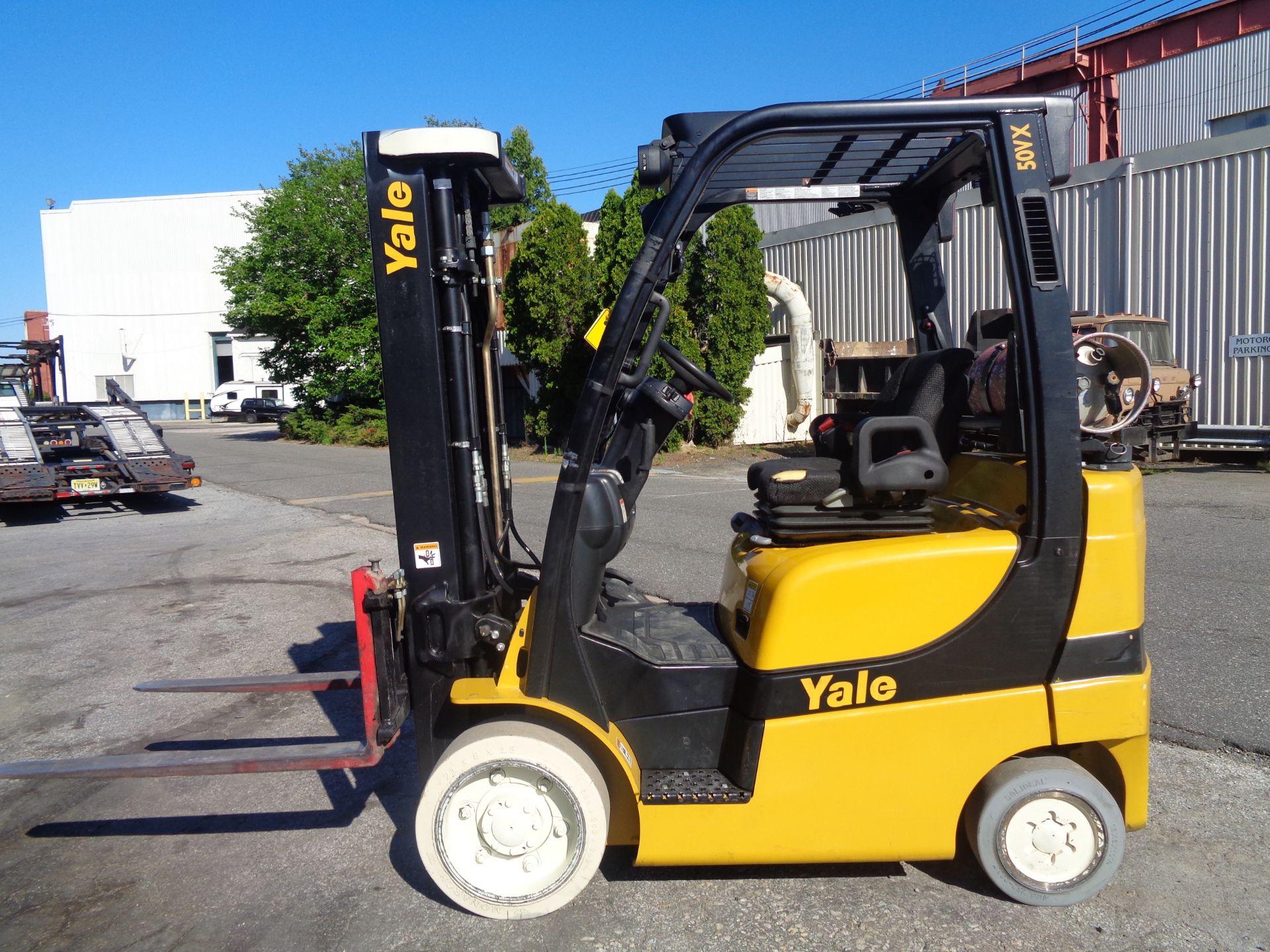 2011 Yale GLC050VXNVSE085 5,000 lb Forklift - Image 9 of 13