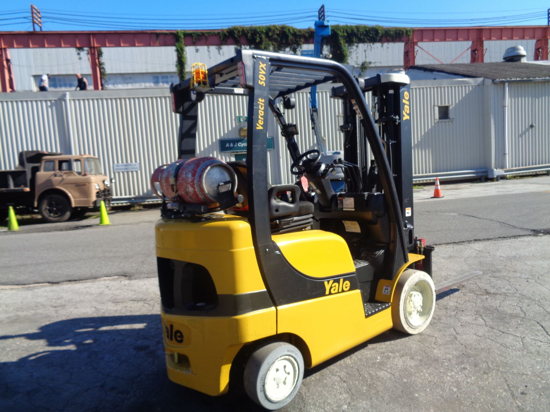 2011 Yale GLC050VXNVSE085 5,000 lb Forklift - Image 5 of 13