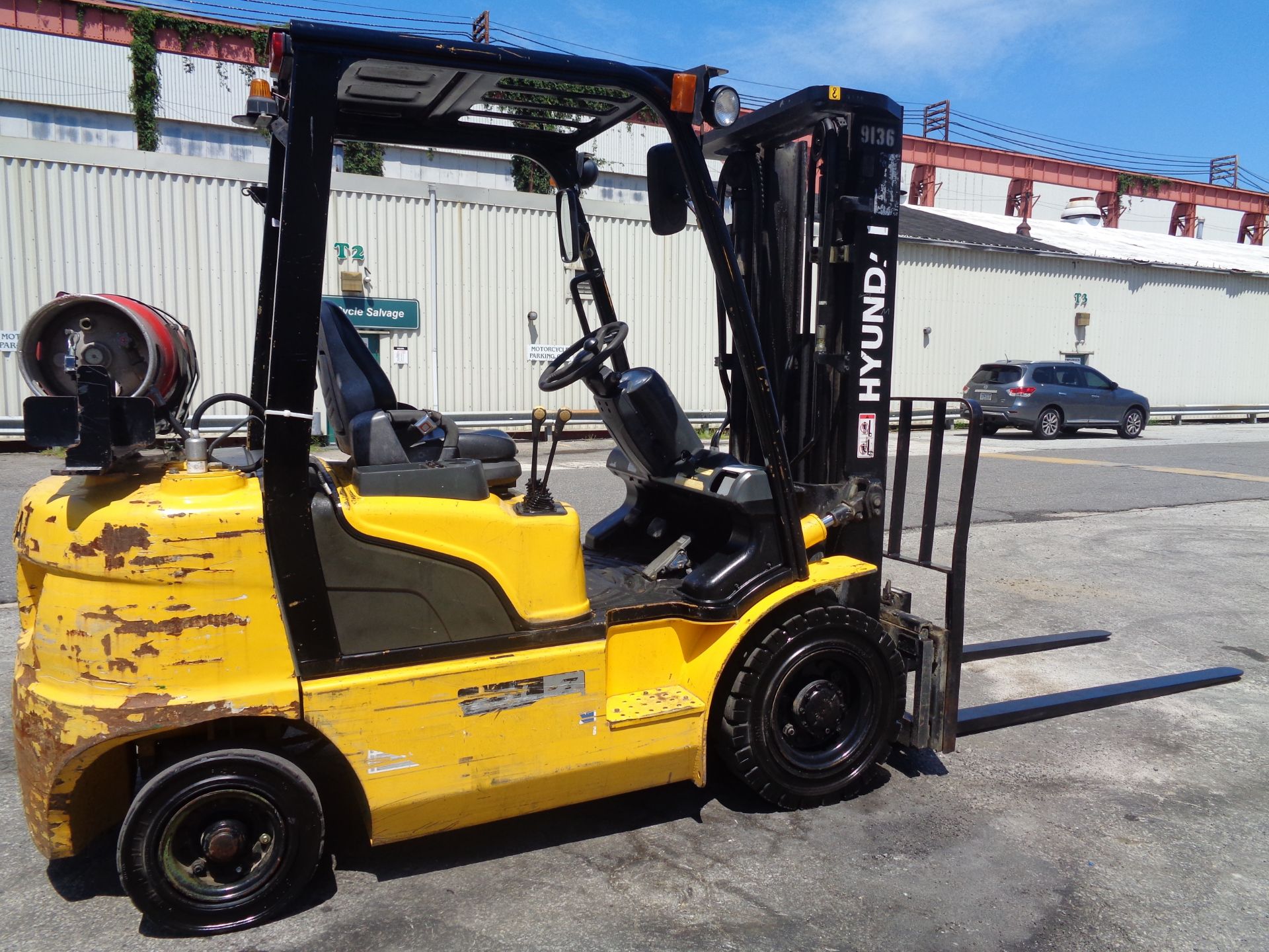 Hyundai 25L-7 5,000lb Forklift - Image 3 of 17