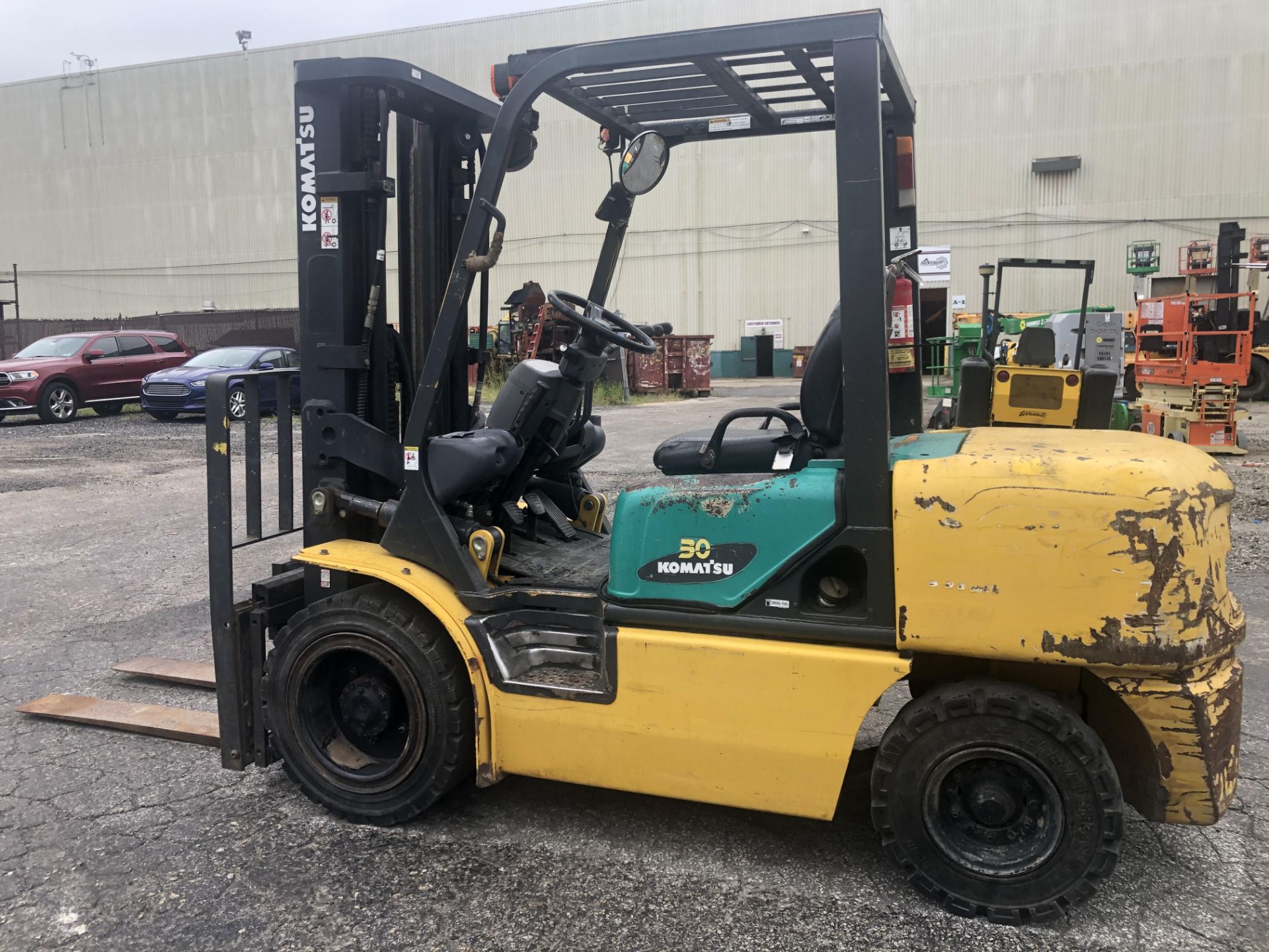 Komatsu FD30T-12 6,000 lbs Forklift - Image 8 of 12