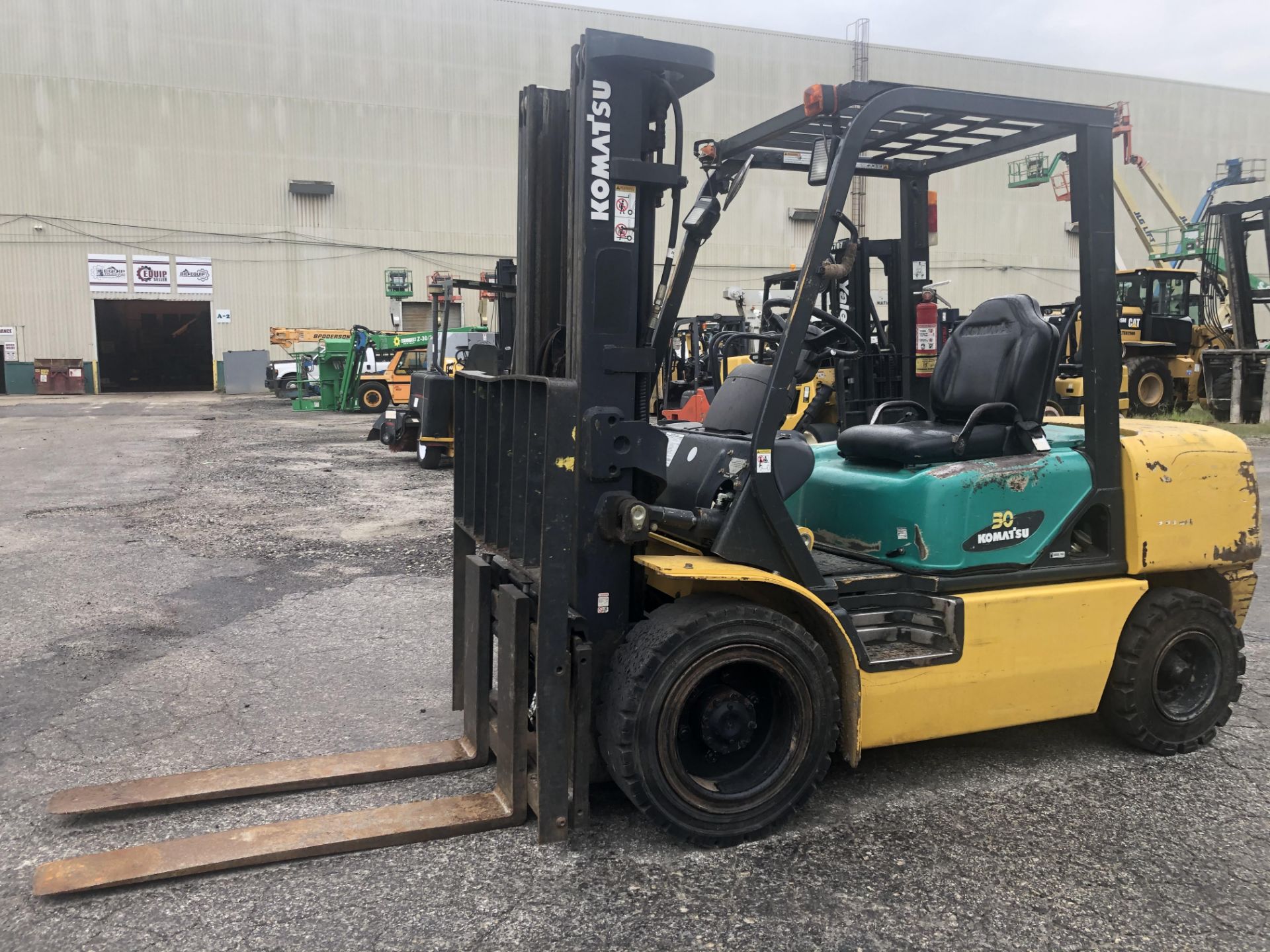 Komatsu FD30T-12 6,000 lbs Forklift - Image 6 of 12