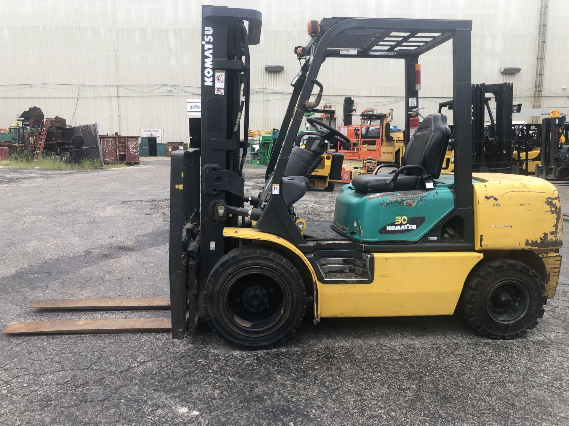 Komatsu FD30T-12 6,000 lbs Forklift - Image 7 of 12