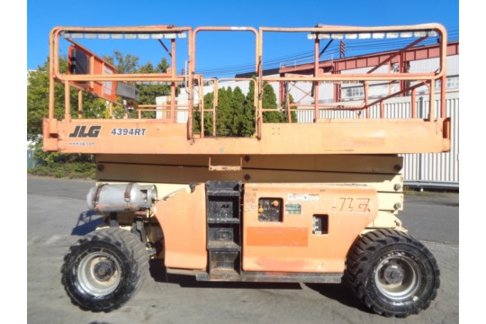 JLG 4394RT 43FT Rough Terrain 4x4 Scissor Lift - Image 3 of 19