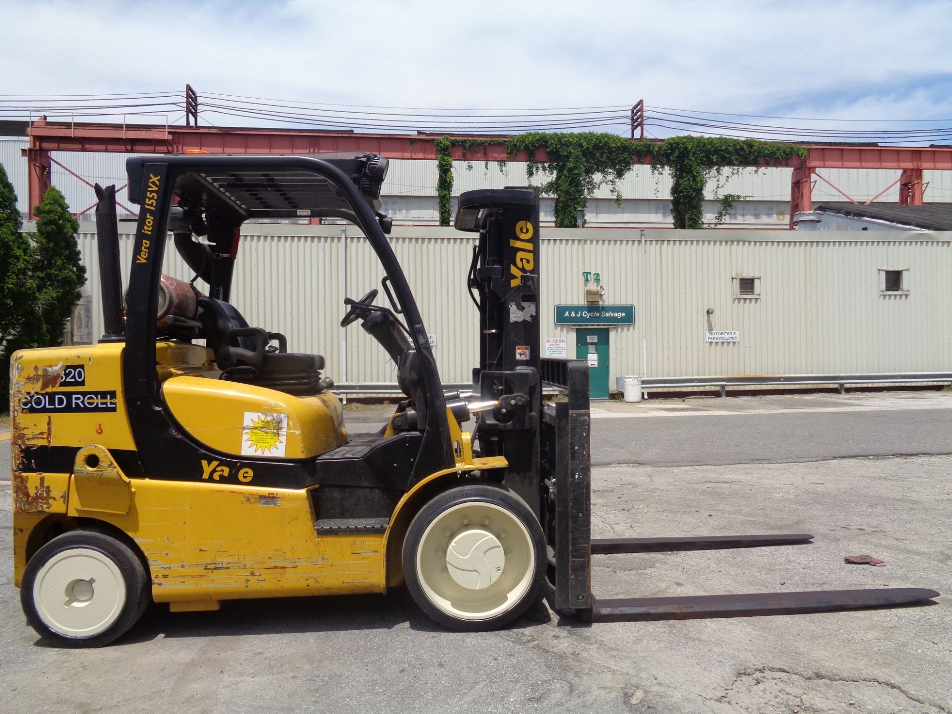 2015 Yale GLC155VXNCJV087 15,000lb Forklift