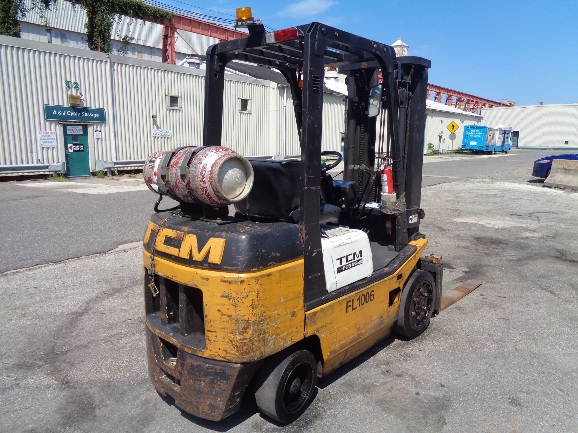 TCM FCG25 5,000lb Forklift - Image 2 of 15