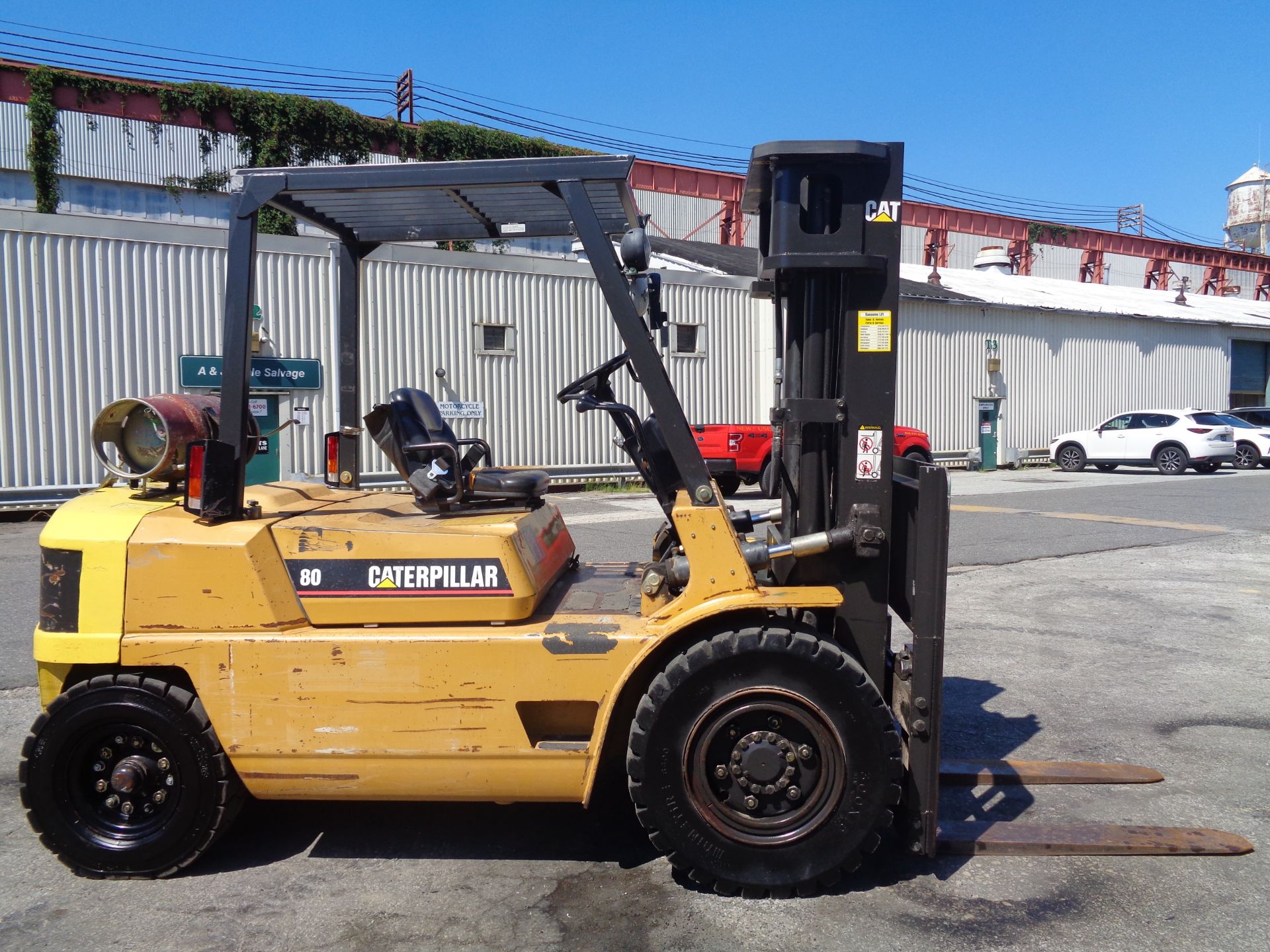 Caterpillar GP40 8,000lb Pneumatic Forklift - Image 6 of 16