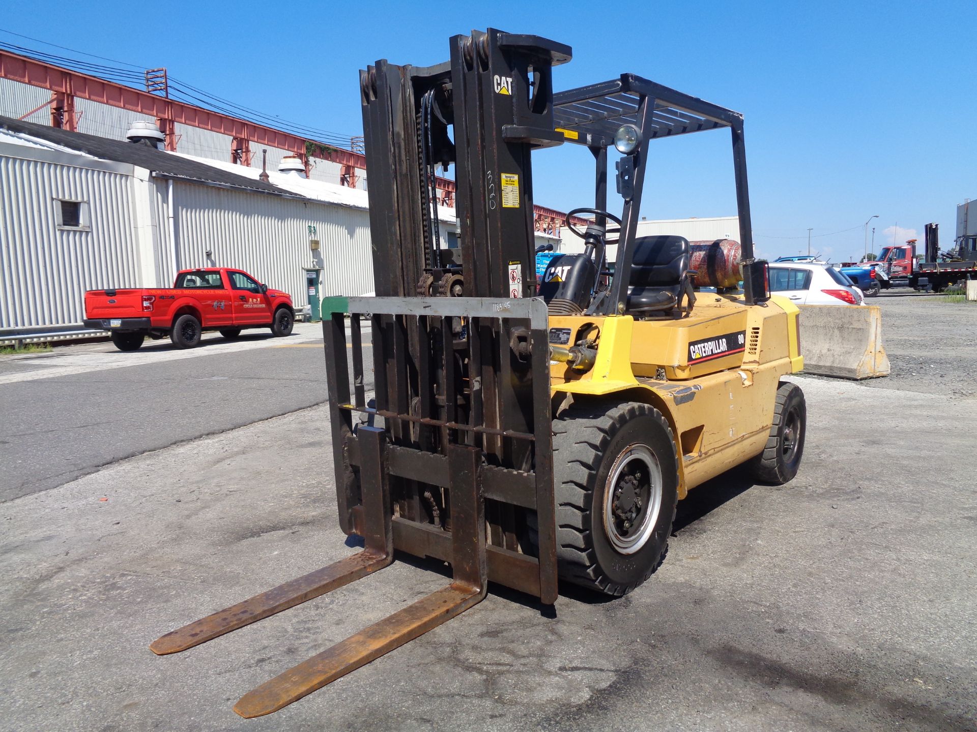 Caterpillar GP40 8,000lb Pneumatic Forklift - Image 2 of 16