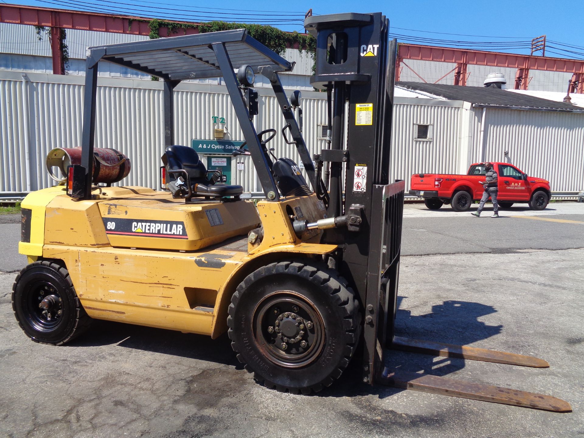 Caterpillar GP40 8,000lb Pneumatic Forklift - Image 9 of 16