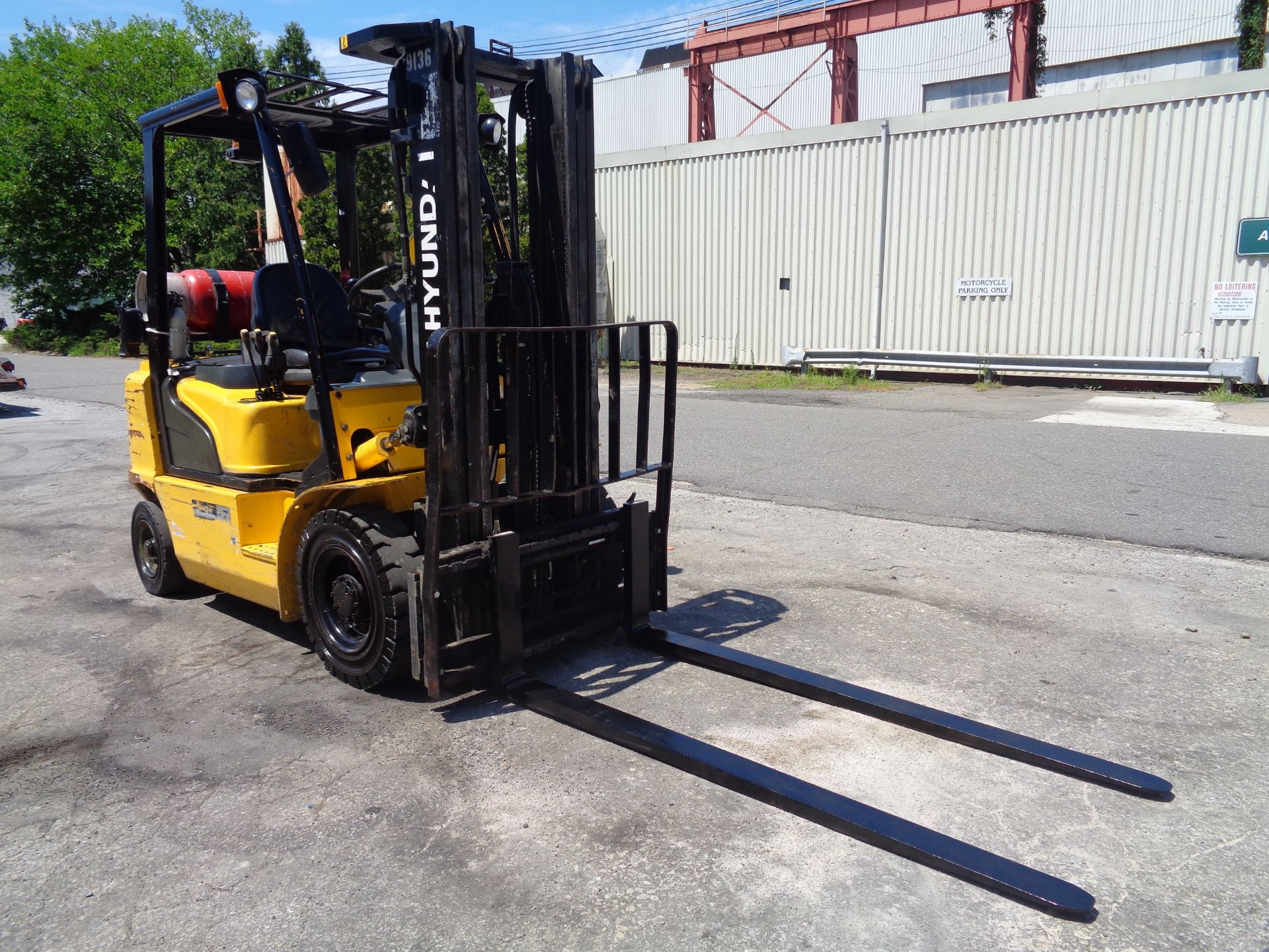 Hyundai 25L-7 5,000lb Forklift - Image 5 of 17