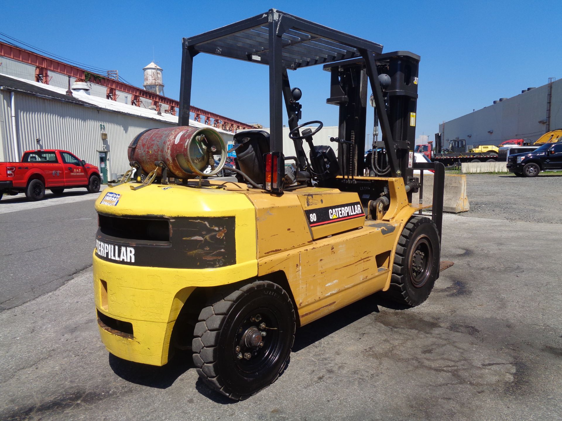 Caterpillar GP40 8,000lb Pneumatic Forklift - Image 7 of 16