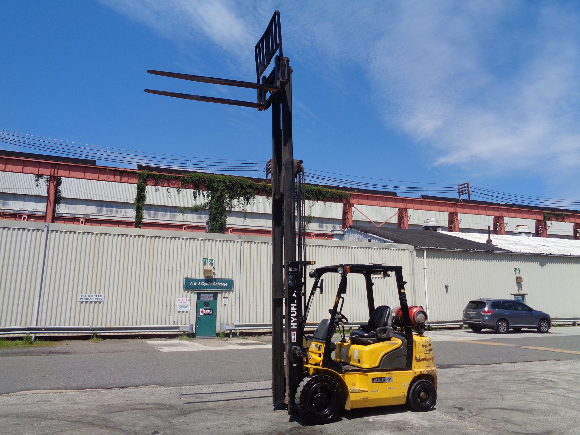 Hyundai 25L-7 5,000lb Forklift - Image 12 of 17