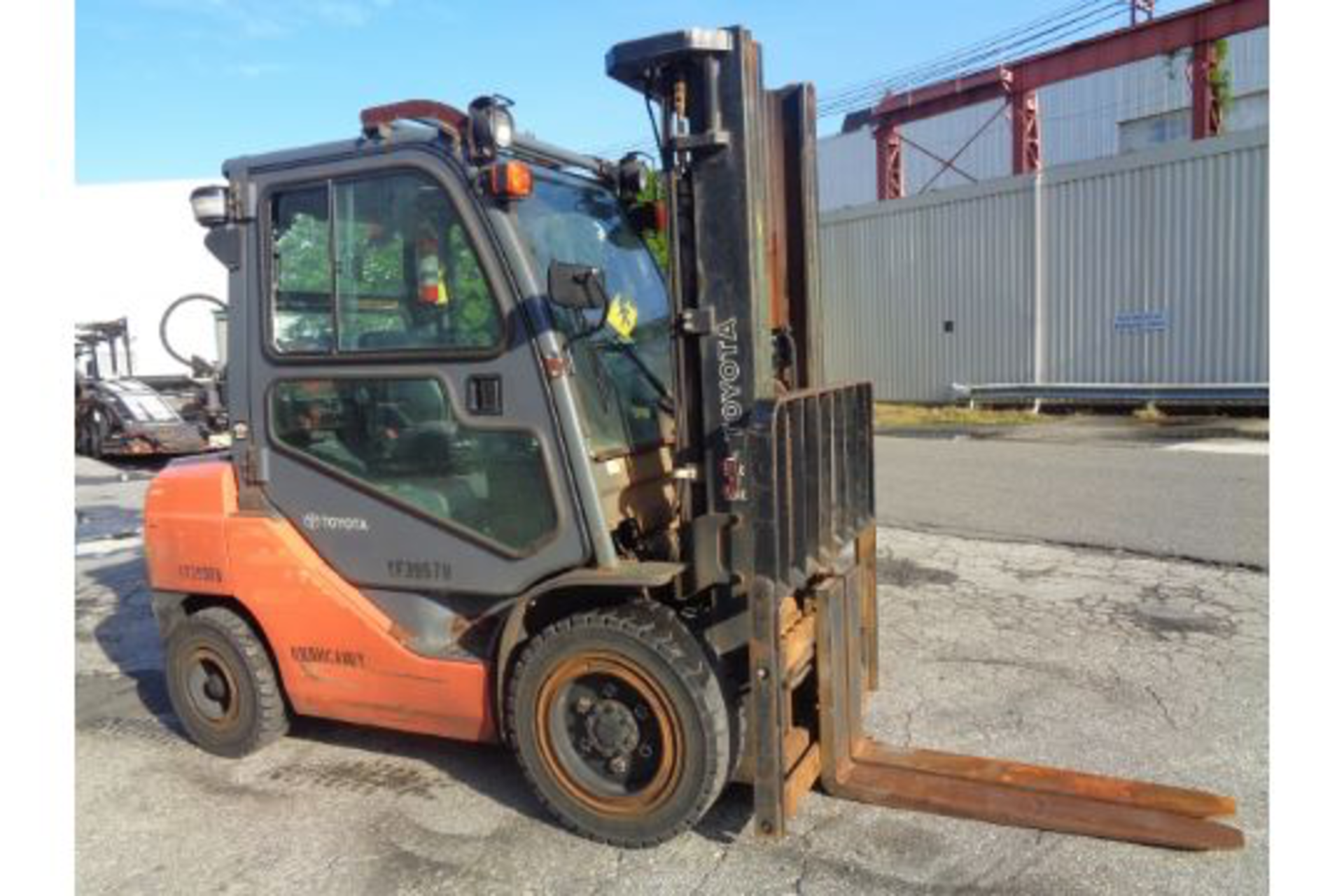 2014 Toyota 8FGU30 6,000lb Forklift - Image 8 of 17