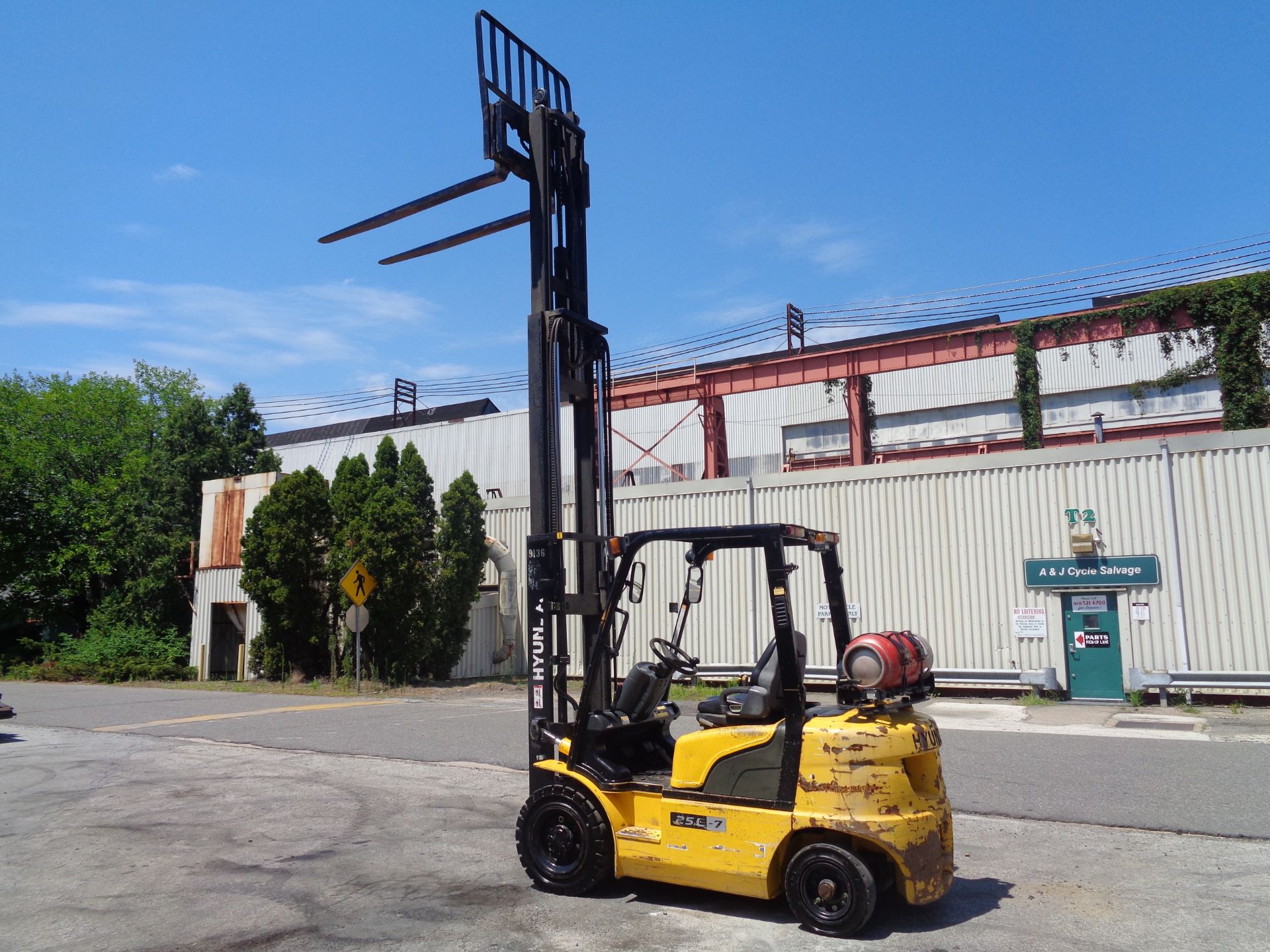 Hyundai 25L-7 5,000lb Forklift - Image 14 of 17