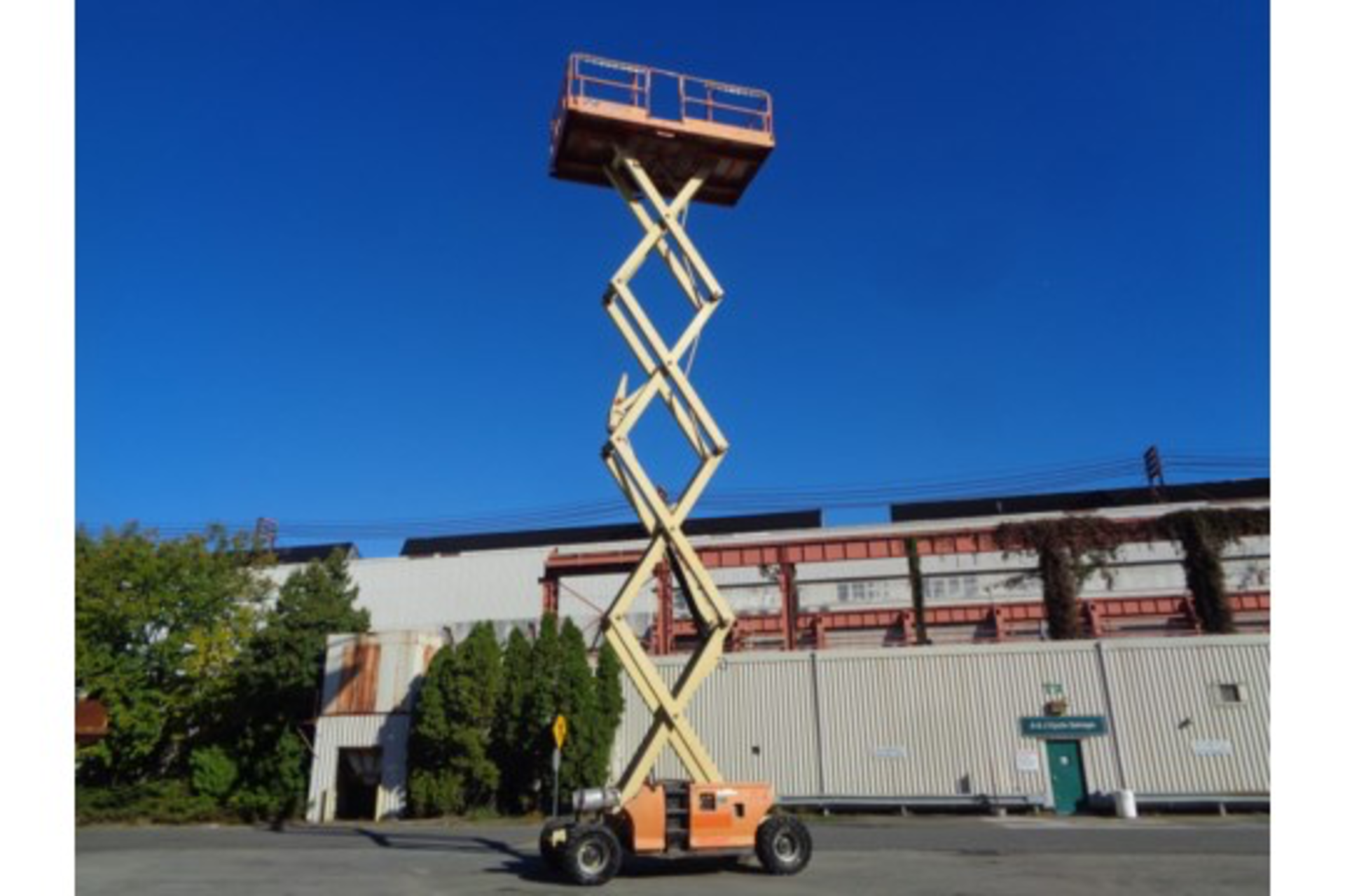 JLG 4394RT 43FT Rough Terrain 4x4 Scissor Lift - Image 15 of 19