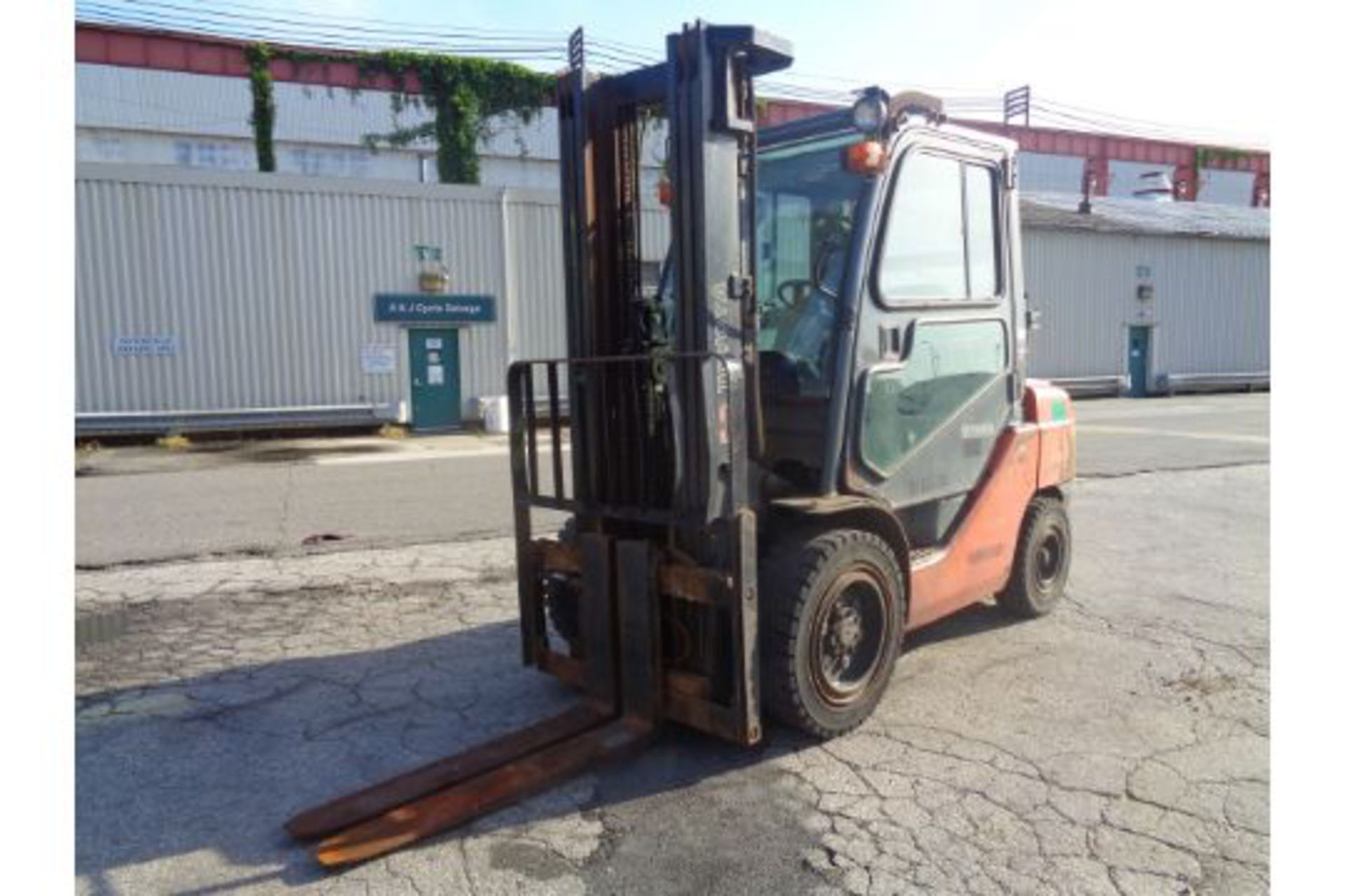 2014 Toyota 8FGU30 6,000lb Forklift - Image 2 of 17