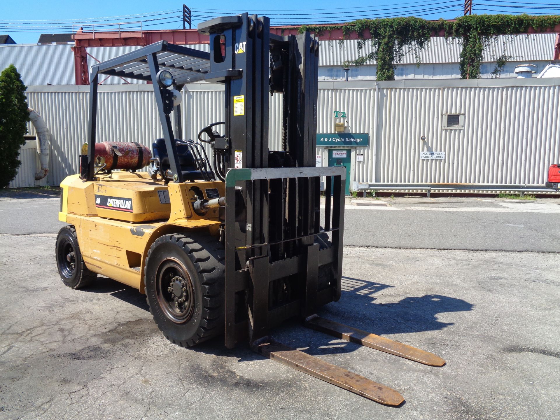 Caterpillar GP40 8,000lb Pneumatic Forklift - Image 10 of 16