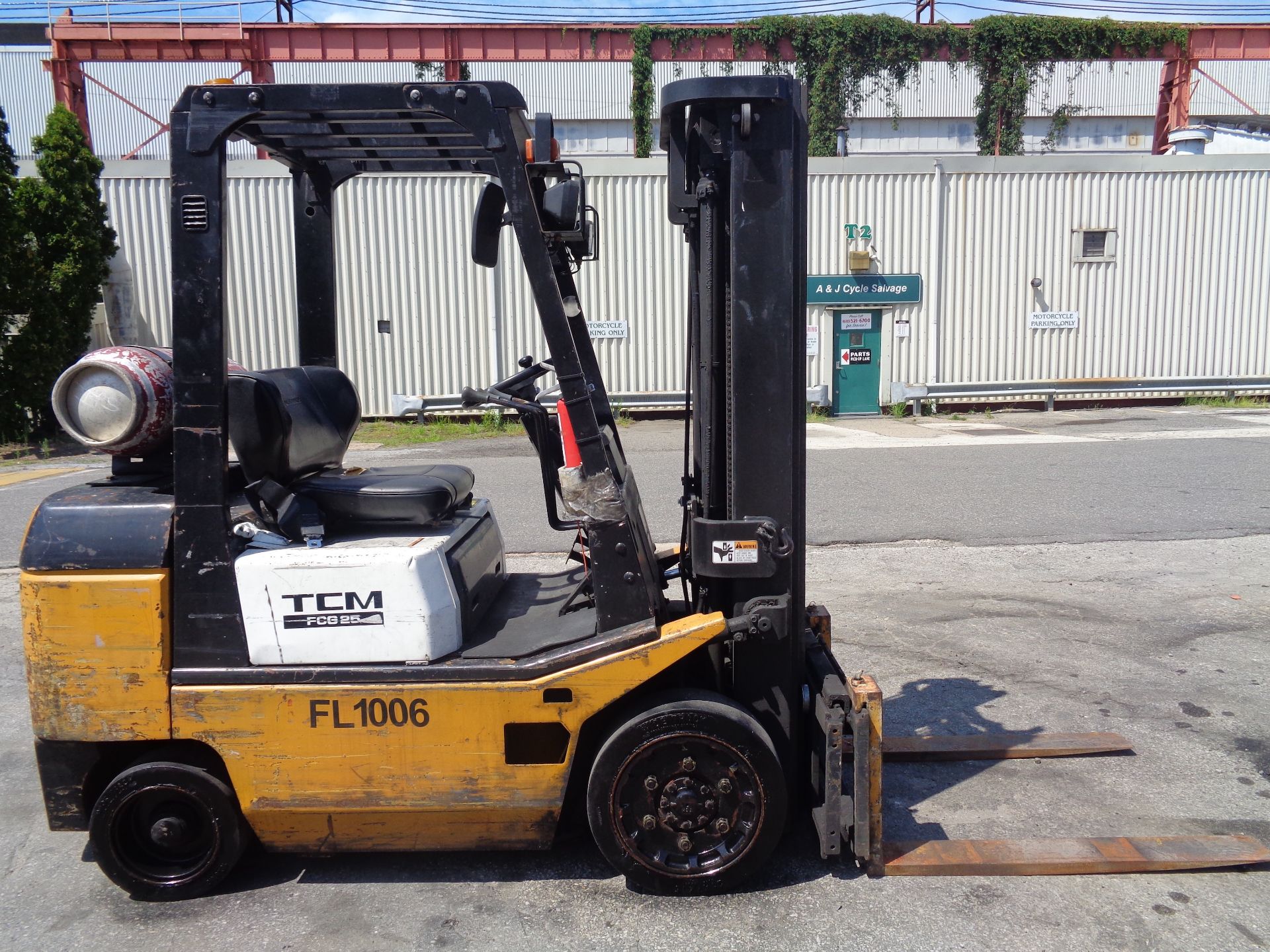 TCM FCG25 5,000lb Forklift