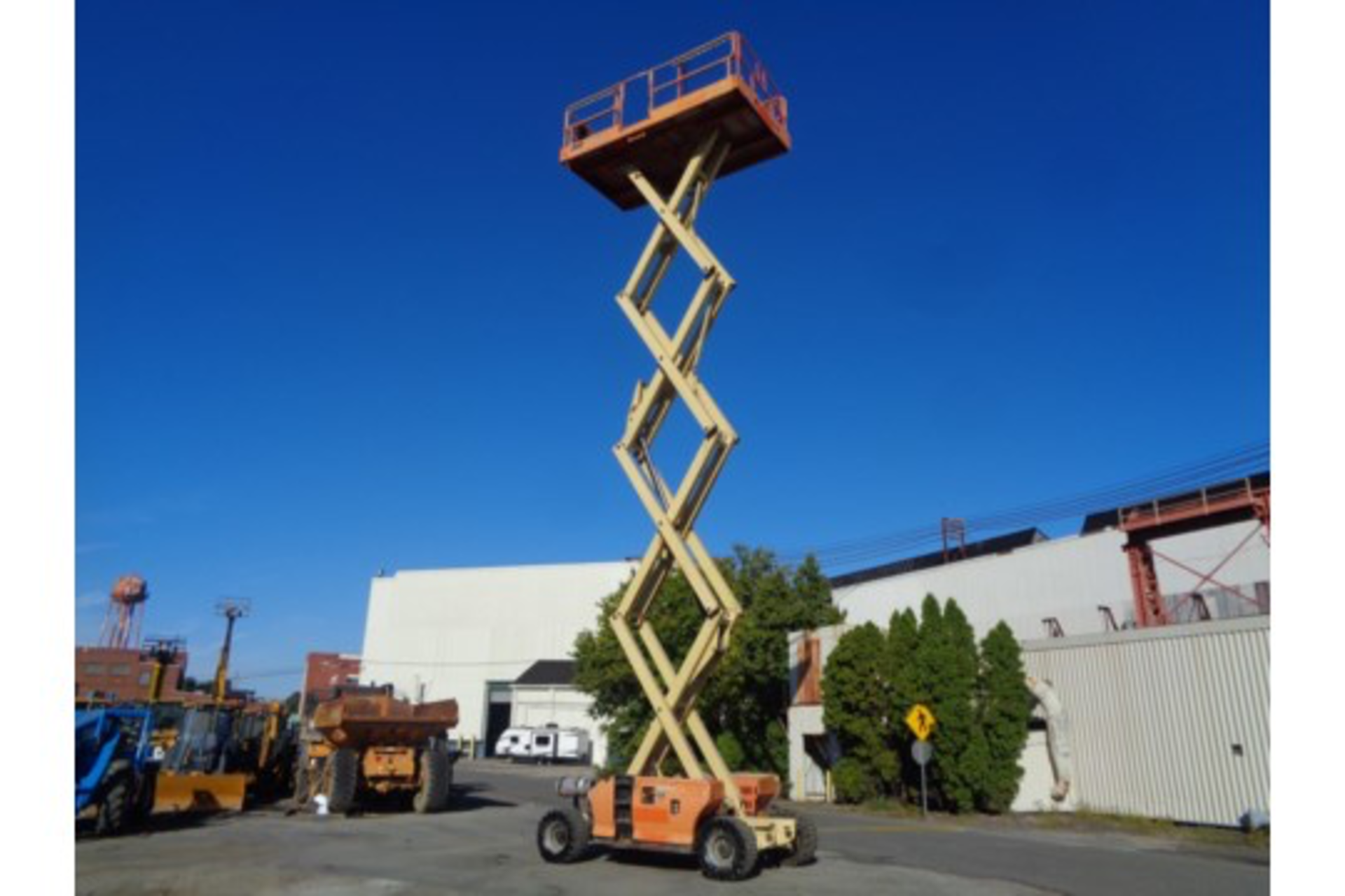 JLG 4394RT 43FT Rough Terrain 4x4 Scissor Lift - Image 18 of 19